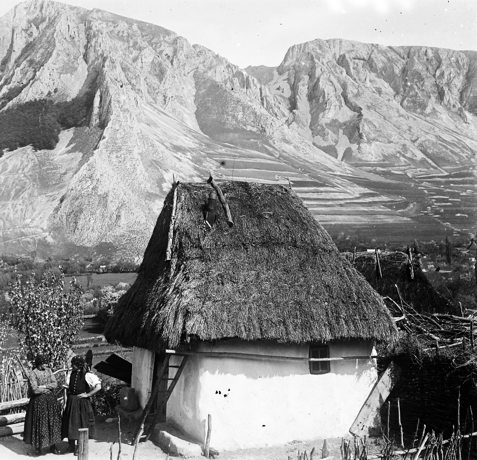 Romania,Transylvania, Rimetea, Székelykő., 1907, Magyar Földrajzi Múzeum / Erdélyi Mór cége, mountain, folk costume, Fortepan #86913