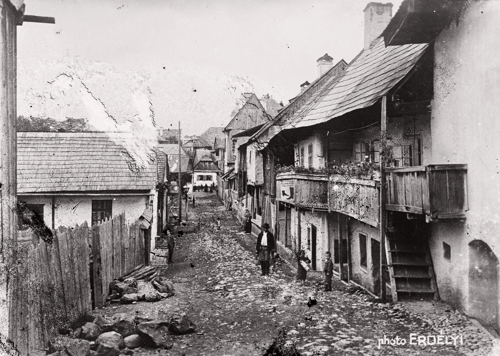 Romania,Transylvania, Ordorheiu Secuiesc, 1908, Magyar Földrajzi Múzeum / Erdélyi Mór cége, kids, street view, house, balcony, damaged photo, Fortepan #86975