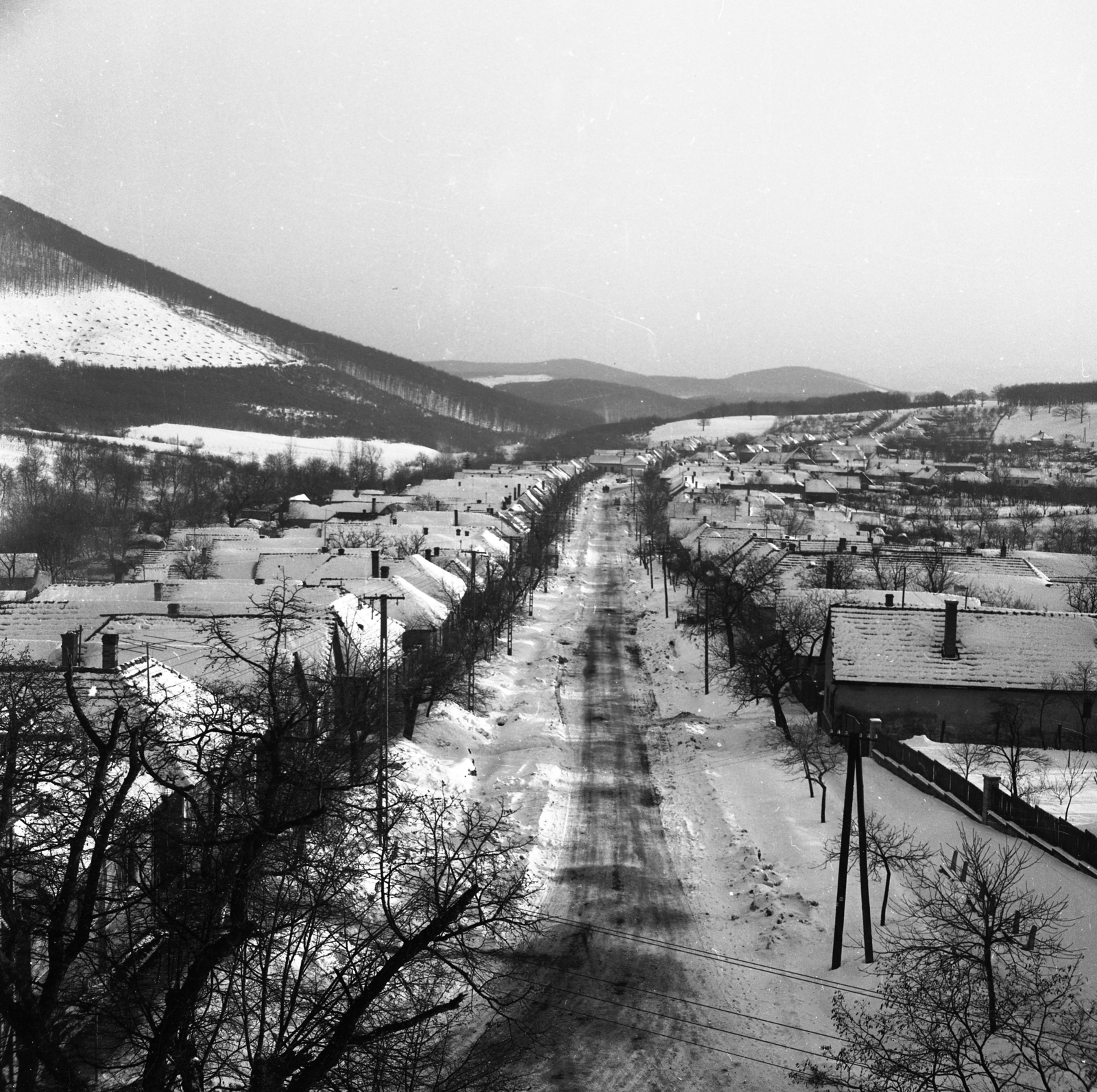 Hungary, Kóspallag, Szent István út a templom tornyából nézve., 1970, Urbán Tamás, winter, snow, Fortepan #87103