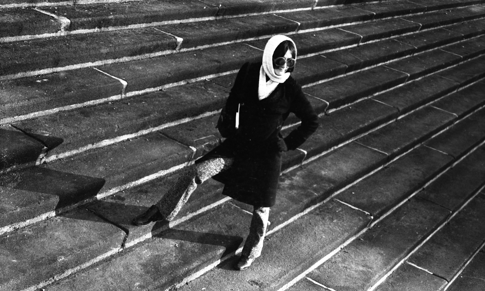 Hungary, 1970, Urbán Tamás, fashion, stairs, shades, fashion photography, Fortepan #87116