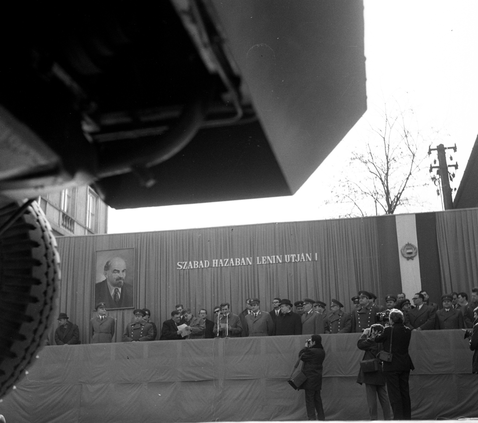 Hungary, Budapest XXI., Csepel, Szent Imre (Tanácsház) tér, ünnepség Lenin páncélautója másának átadása alkalmával 1970. március 22-én., 1970, Urbán Tamás, flag, Lenin-portrayal, crest, Soviet soldier, Budapest, replica, Fortepan #87138