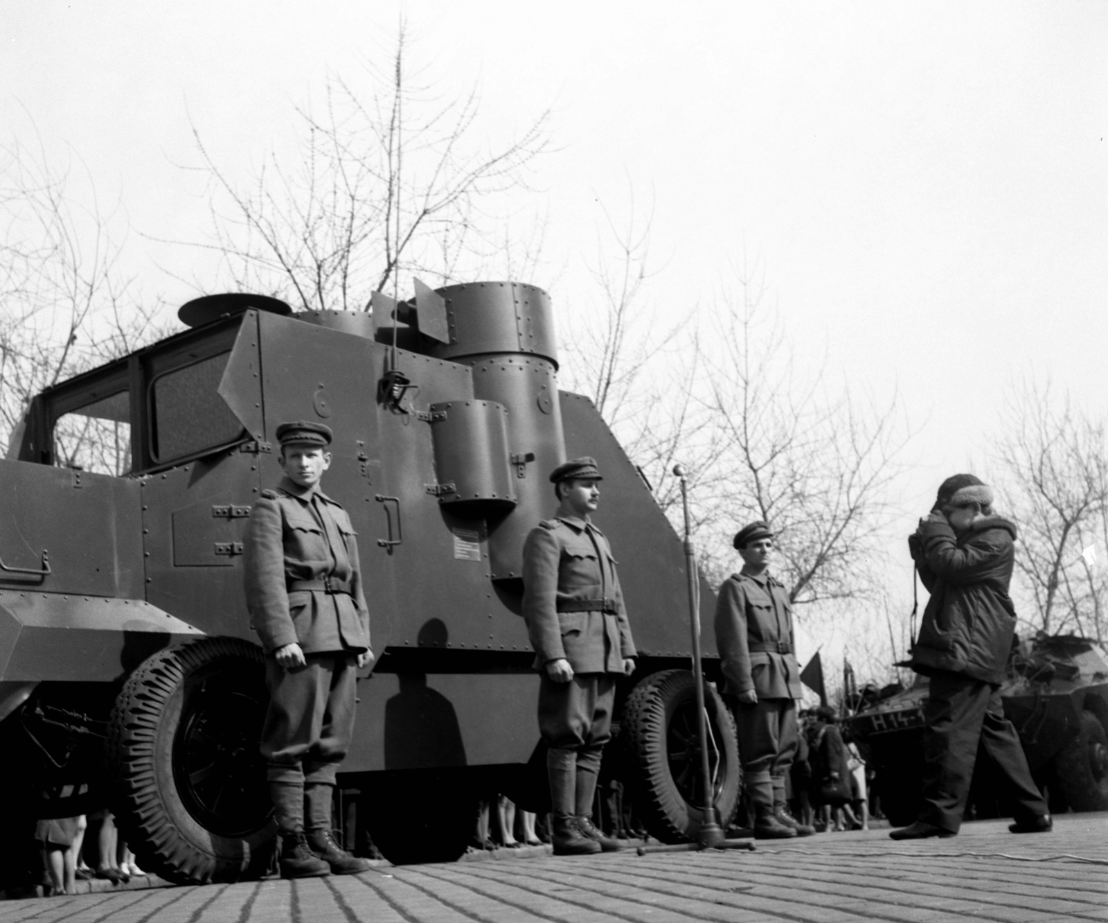 Hungary, Budapest XXI., Csepel, Szent Imre (Tanácsház) tér, ünnepség Lenin páncélautója másának átadása alkalmával 1970. március 22-én., 1970, Urbán Tamás, uniform, armoured car, Workers' Militia, photography, Budapest, replica, Fortepan #87139