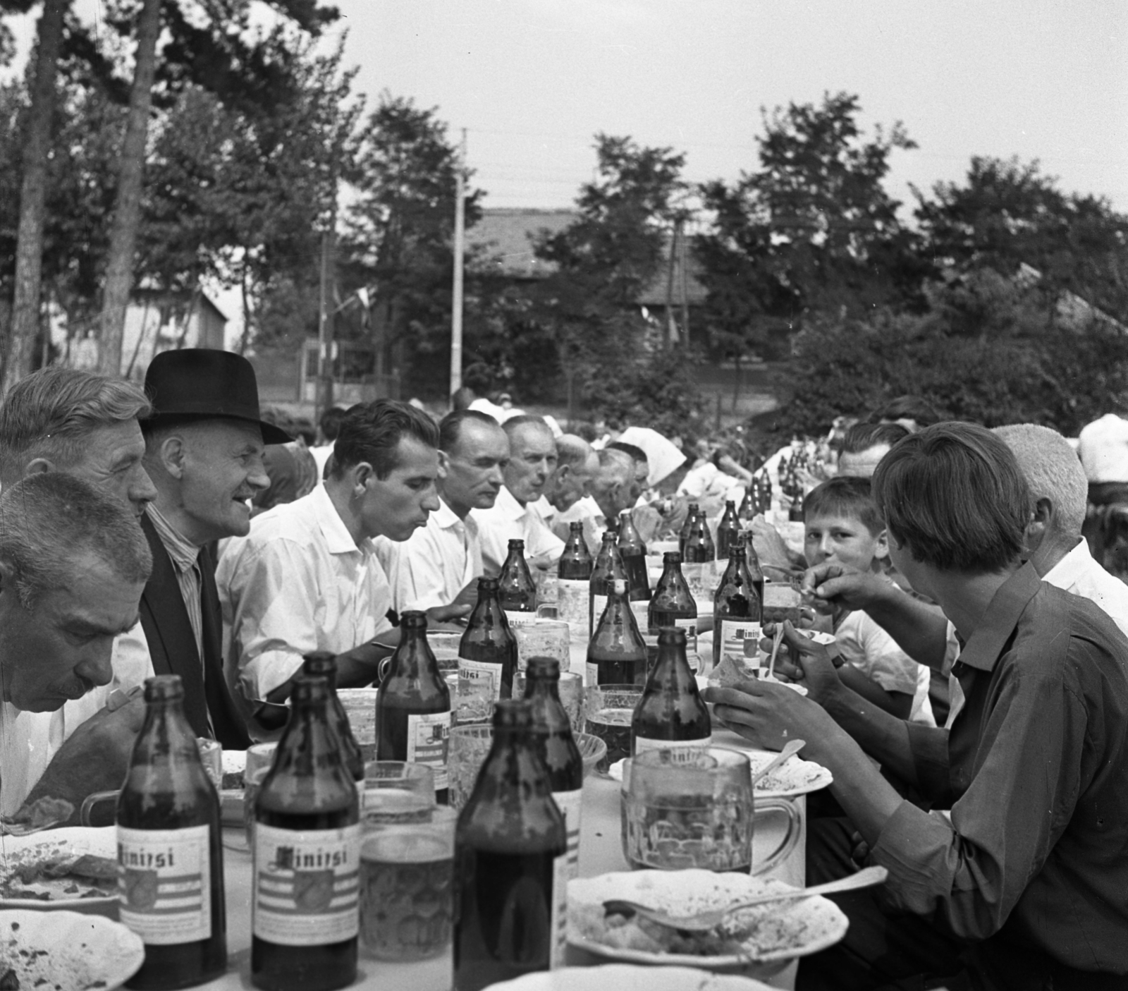 Hungary, 1970, Urbán Tamás, meal, drinking, beer, Fortepan #87193