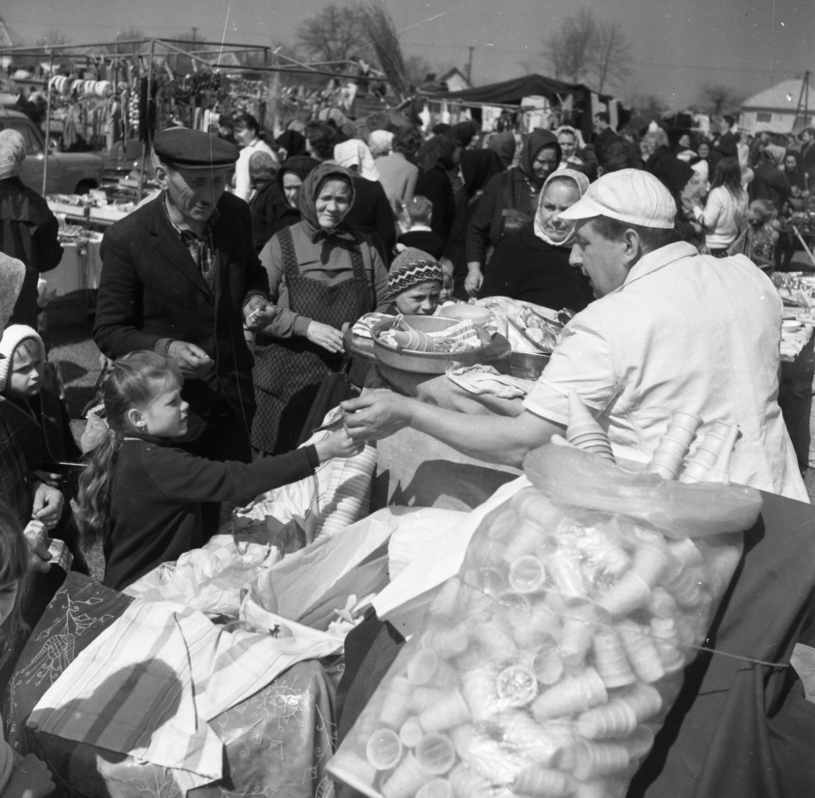 Hungary, Tápiószecső, Vásártér., 1971, Urbán Tamás, fair, ice cream seller, Fortepan #87332