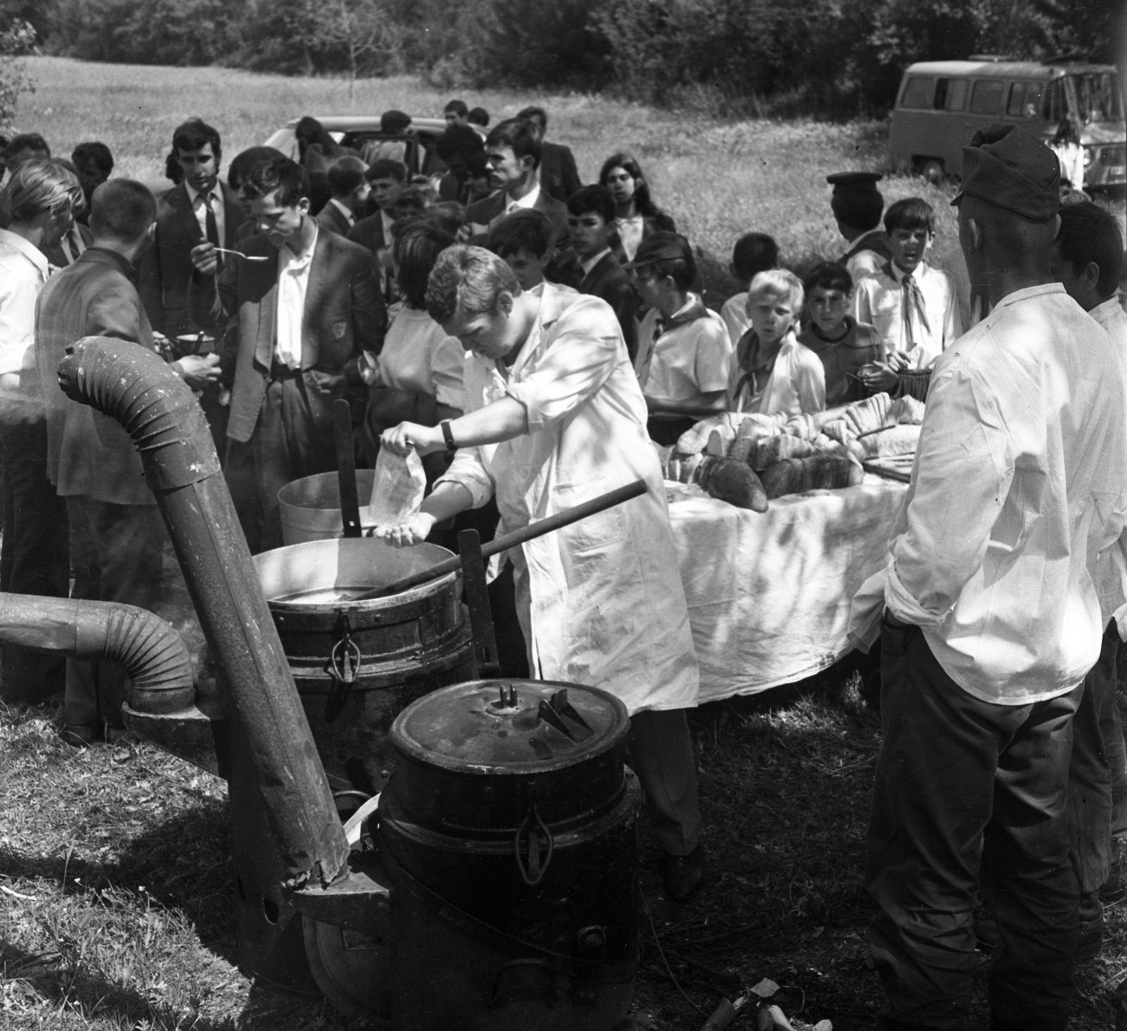 Hungary, Ipolydamásd, Fő utca, ünnepség a Művelődési Ház előtt a település határőrközséggé avatása alkalmából 1971. május 16-án., 1971, Urbán Tamás, goulash cannon, Fortepan #87344