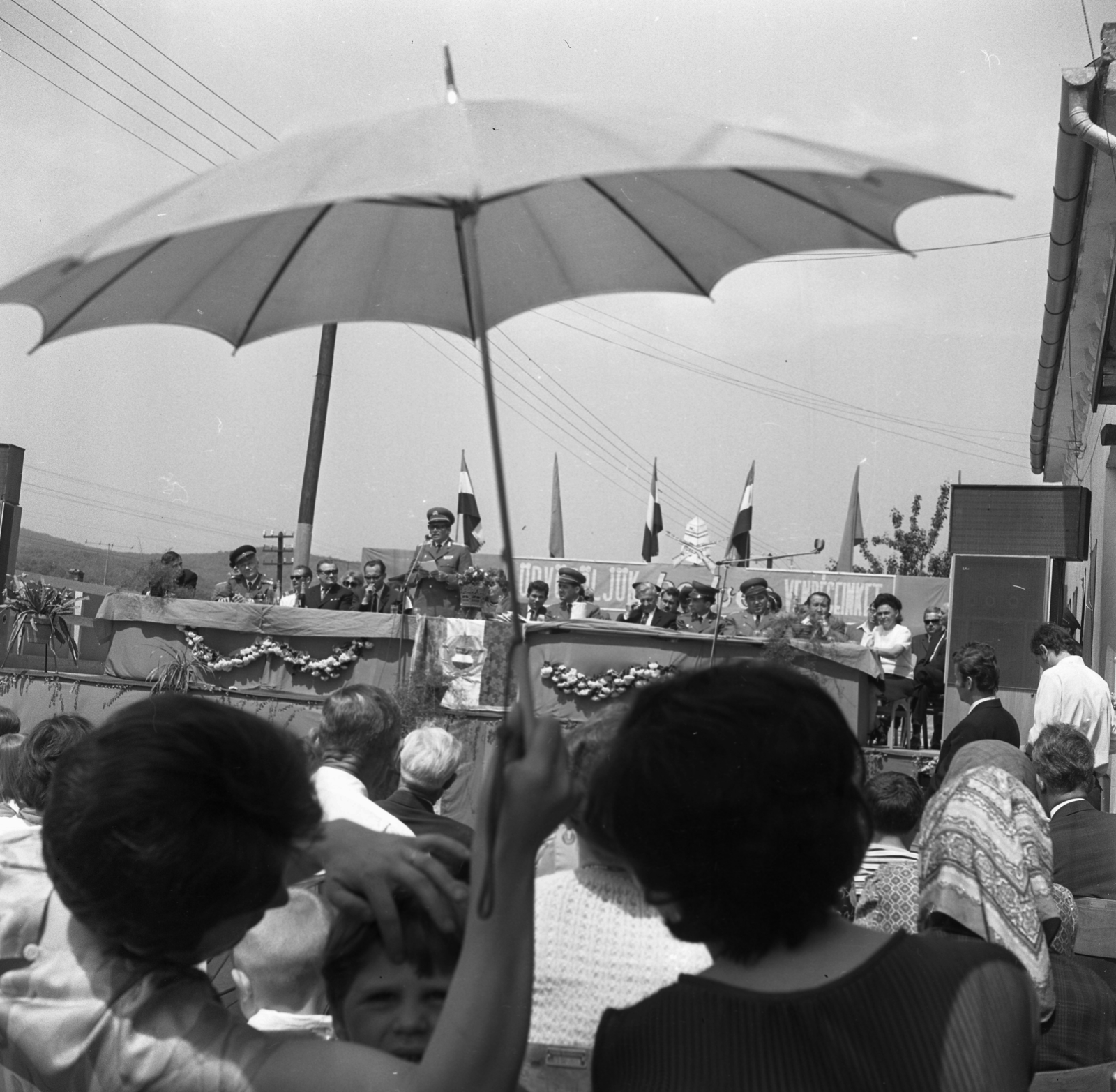 Hungary, Ipolydamásd, Fő utca, ünnepség a Művelődési Ház előtt a település határőrközséggé avatása alkalmából 1971. május 16-án., 1971, Urbán Tamás, sunshades, Fortepan #87346