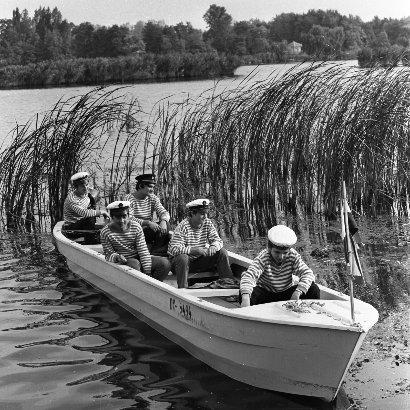 Hungary, Kiskunlacháza, Ráckevei (Soroksári)-Duna, vízi úttörők., 1971, Urbán Tamás, boat, sailor dress, striped dress, Fortepan #87390