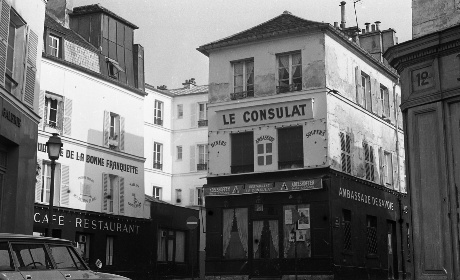 Franciaország, Párizs, a Rue Saint-Rustique (balra) és a Rue Norvins (jobbra) találkozása a Place Jean-Baptiste Clément -ről nézve., 1971, Urbán Tamás, Fortepan #87419