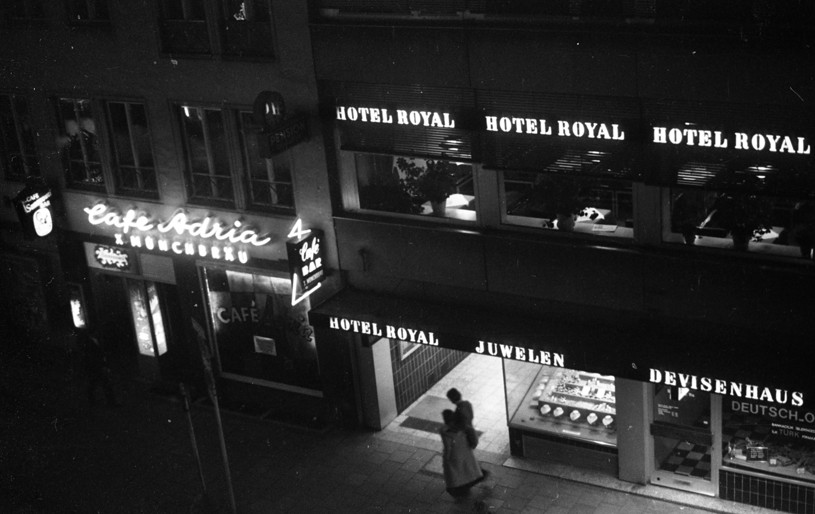 Germany, Munich, Schillerstrasse., 1971, Urbán Tamás, night, Fortepan #87435