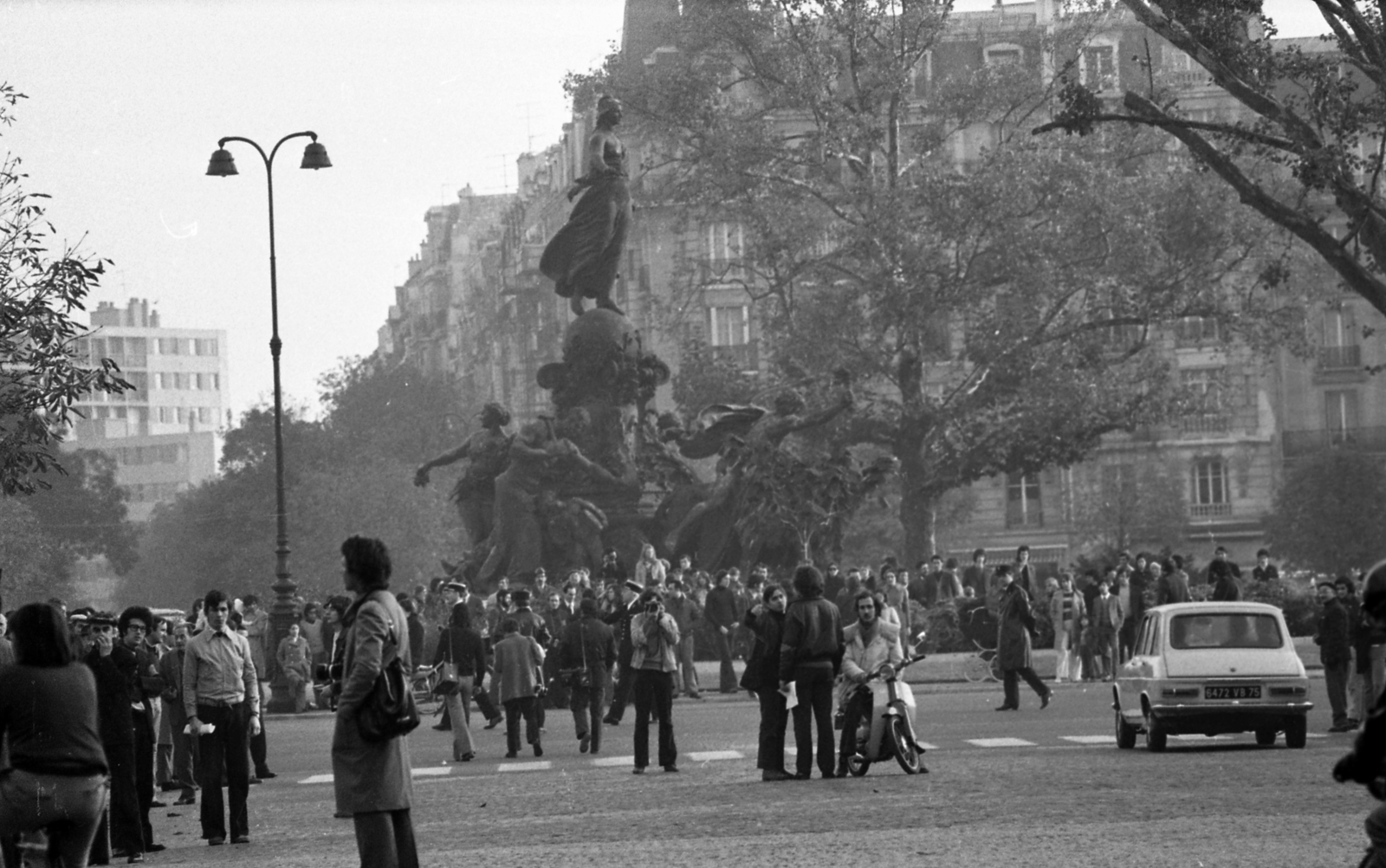 Franciaország, Párizs, Place de la Nation, A Köztársaság diadala című emlékmű., 1971, Urbán Tamás, fotózás, Fortepan #87459