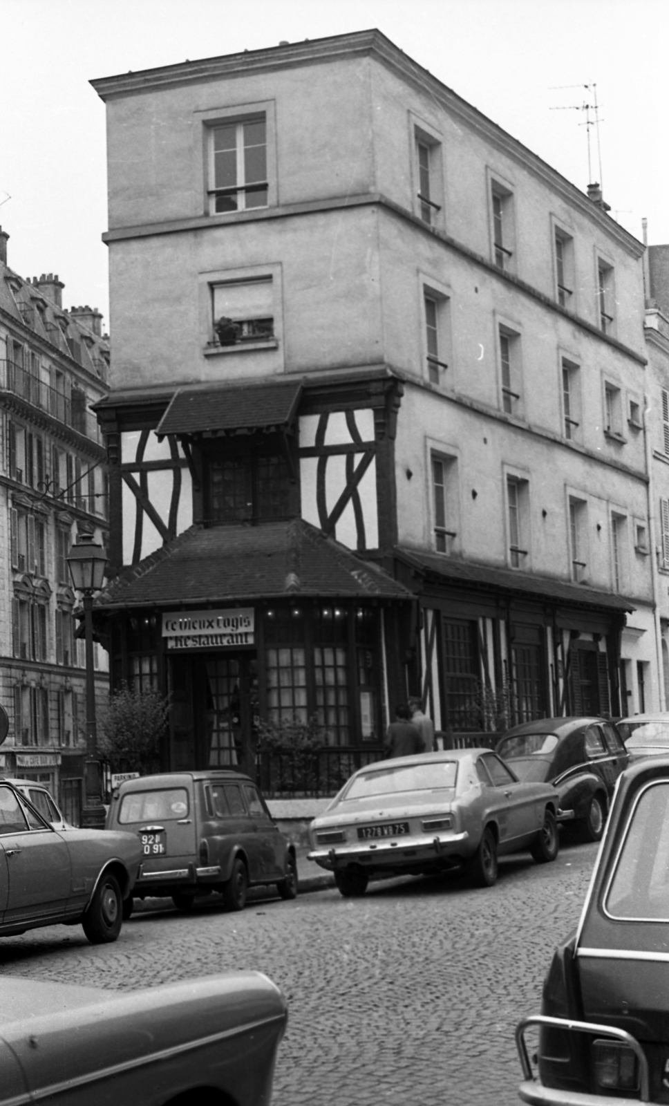 Franciaország, Párizs, Rue Lepic, balra a Rue Joseph de Maistre elágazása., 1971, Urbán Tamás, Fiat 500, Fortepan #87478