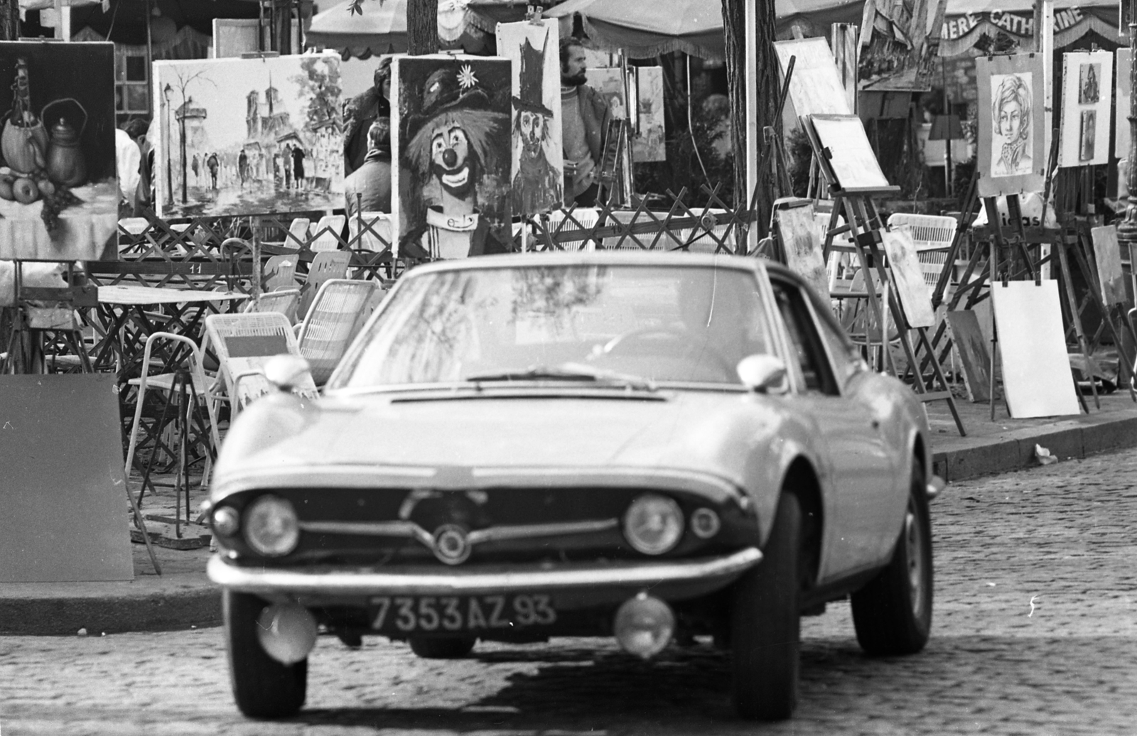 Franciaország, Párizs, Montmartre, Place du Tertre., 1971, Urbán Tamás, festészet, automobil, rendszám, Moretti Sportiva, Moretti-márka, Fortepan #87487
