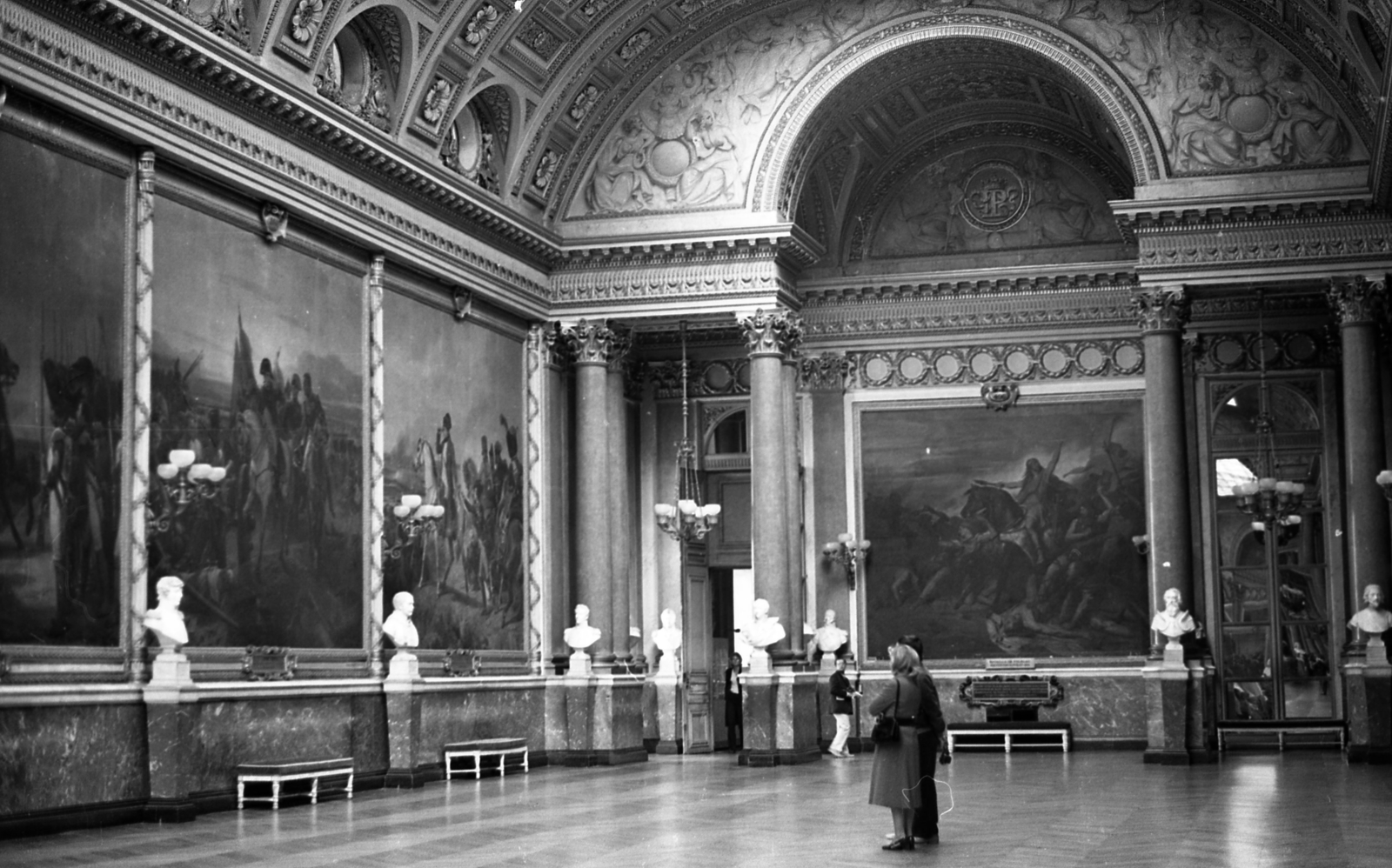 Franciaország, Párizs, Louvre., 1971, Urbán Tamás, mellszobor, Fortepan #87511