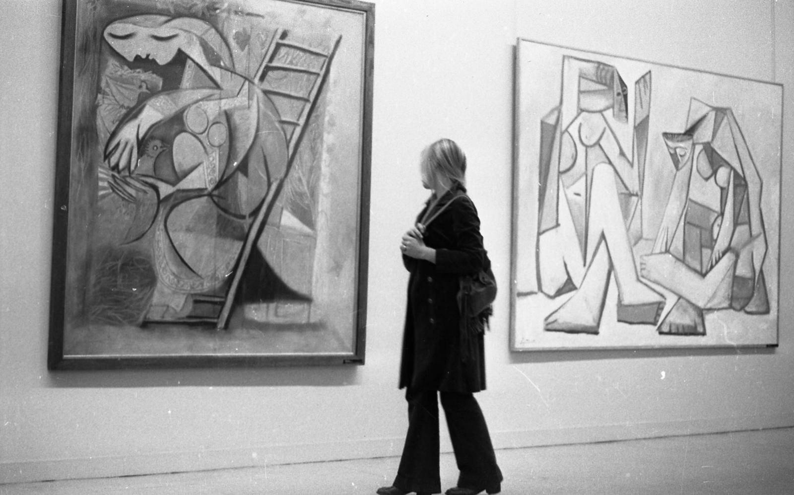 Franciaország, Párizs, Louvre. Picasso festményei, balra A farmer felesége a létrán (1933), jobbra a Két nő a strandon (1956)., 1971, Urbán Tamás, festmény, kubizmus, modern művészet, Pablo Picasso-festmény, Fortepan #87514