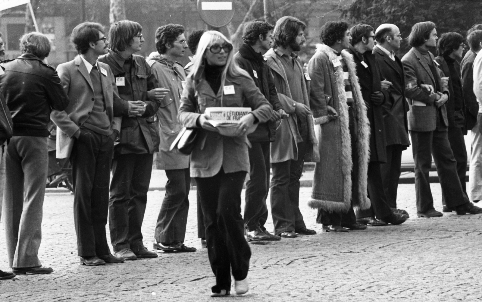 Franciaország, Párizs, 1971, Urbán Tamás, kabát, kakukktojás, bámészkodás, Fortepan #87515