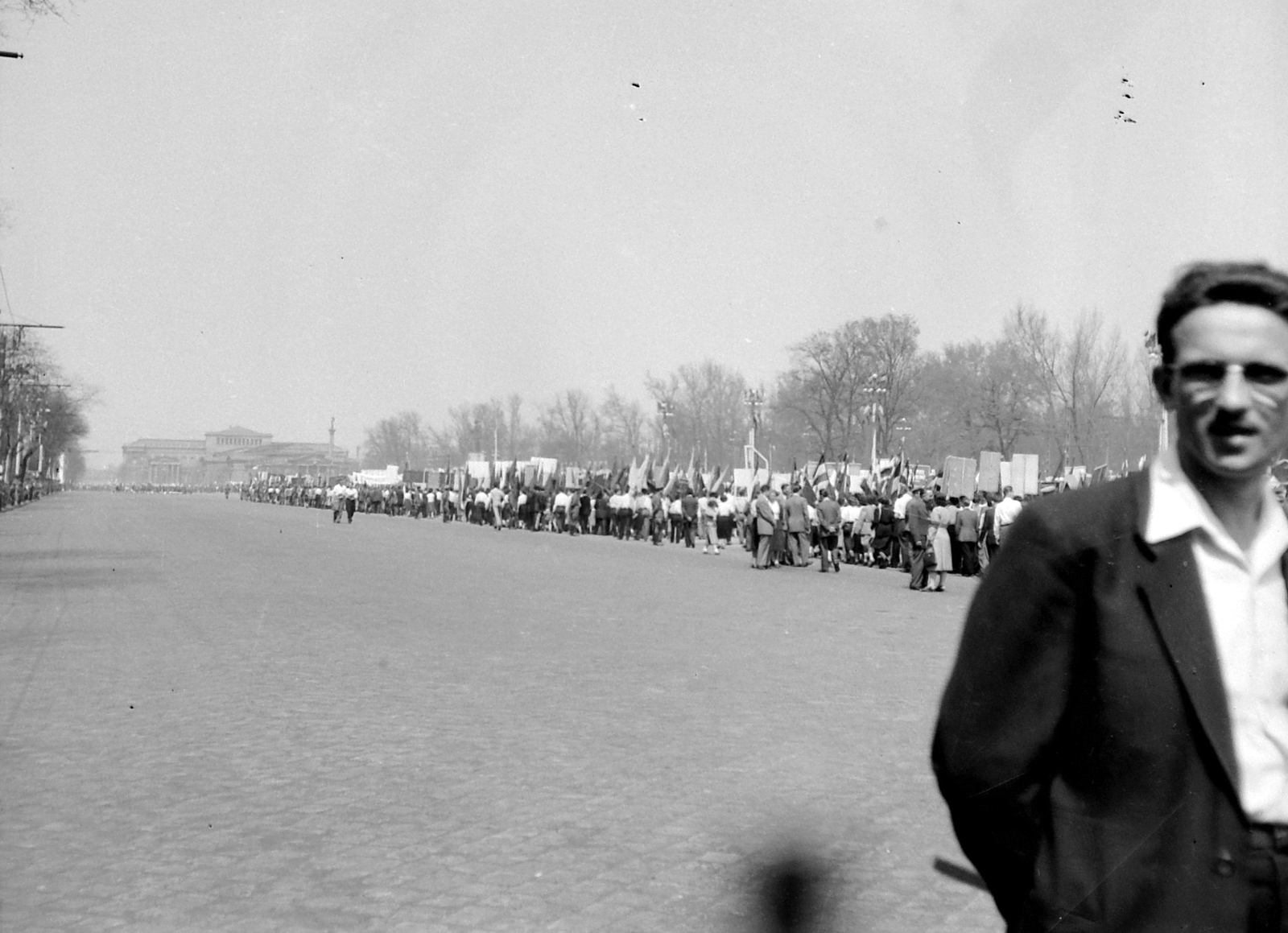 Magyarország, Budapest XIV., a mai Ötvenhatosok tere (Sztálin tér), május 1-i felvonulás., 1955, Fortepan, felvonulás, május 1, Budapest, Fortepan #8755