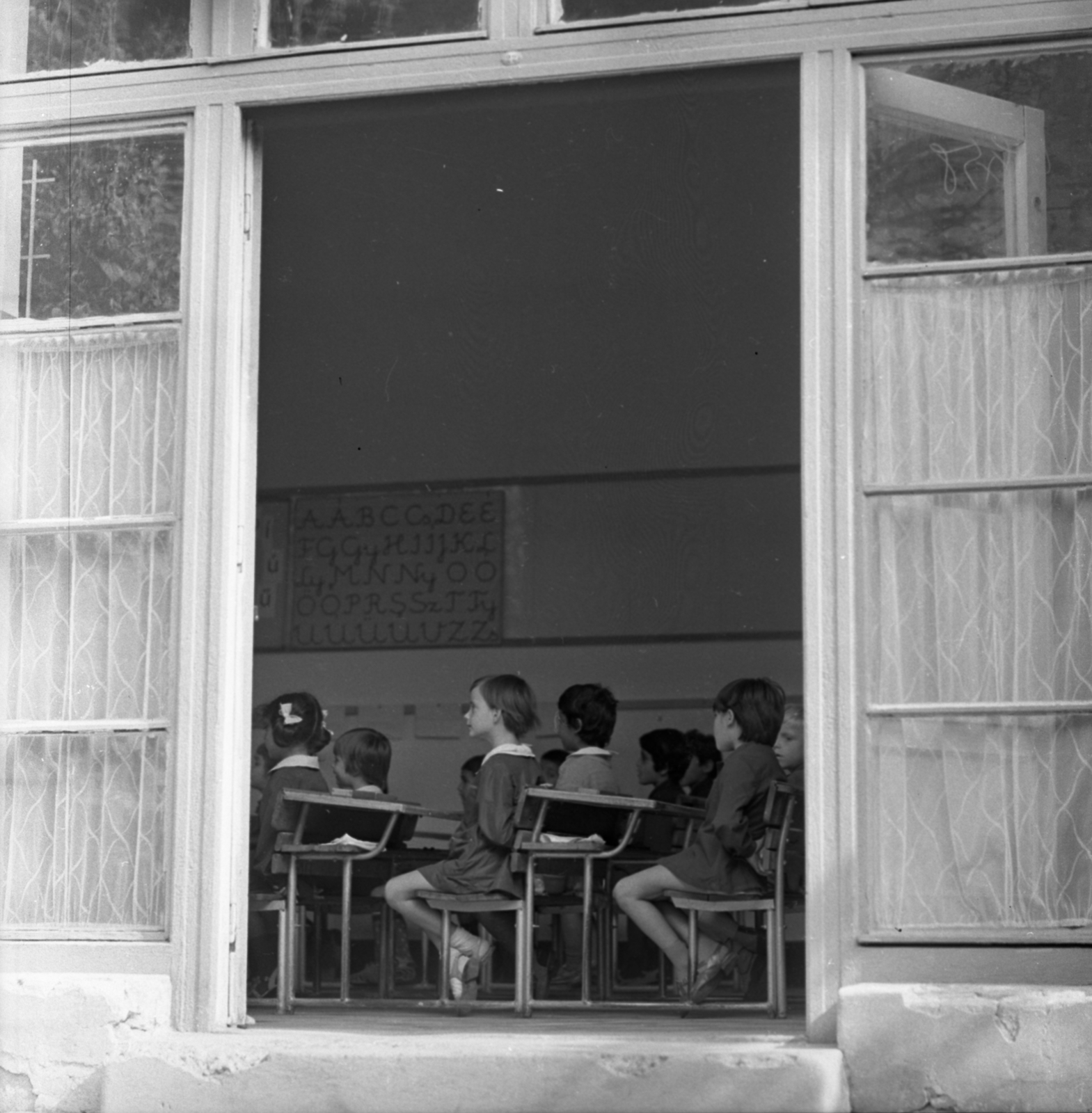 Hungary, Fót, Gyermekváros., 1972, Urbán Tamás, hands behind the back, school uniform, classroom, school furniture, Fortepan #87637