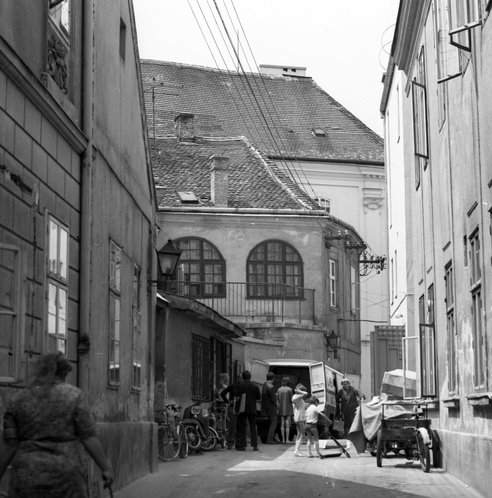 Magyarország, Székesfehérvár, Vasvári Pál utca a Táncsics Mihály utca felől nézve., 1972, Urbán Tamás, utcakép, szállítás, Fortepan #87691