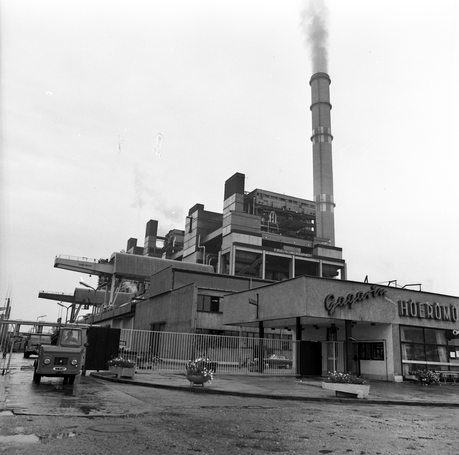 Magyarország, Visonta, Gagarin Hőerőmű (később Mátrai Erőmű)., 1972, Urbán Tamás, erőmű, neon felirat, Fortepan #87769
