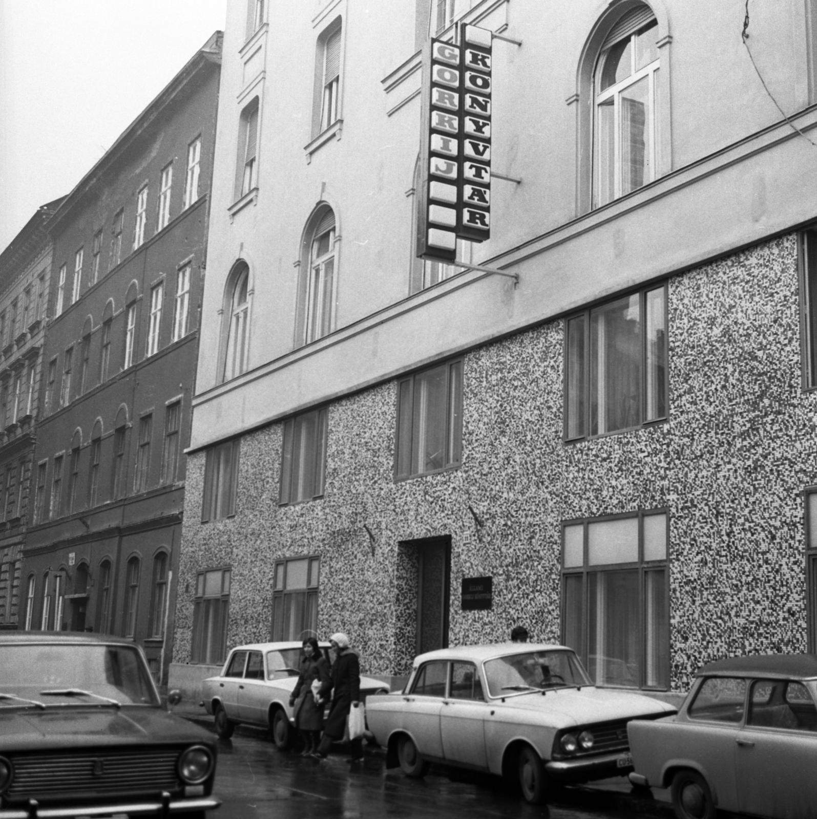 Magyarország, Budapest V., Molnár utca 11., Gorkij Könyvtár., 1972, Urbán Tamás, neonreklám, Budapest, mozaik, Fortepan #87945
