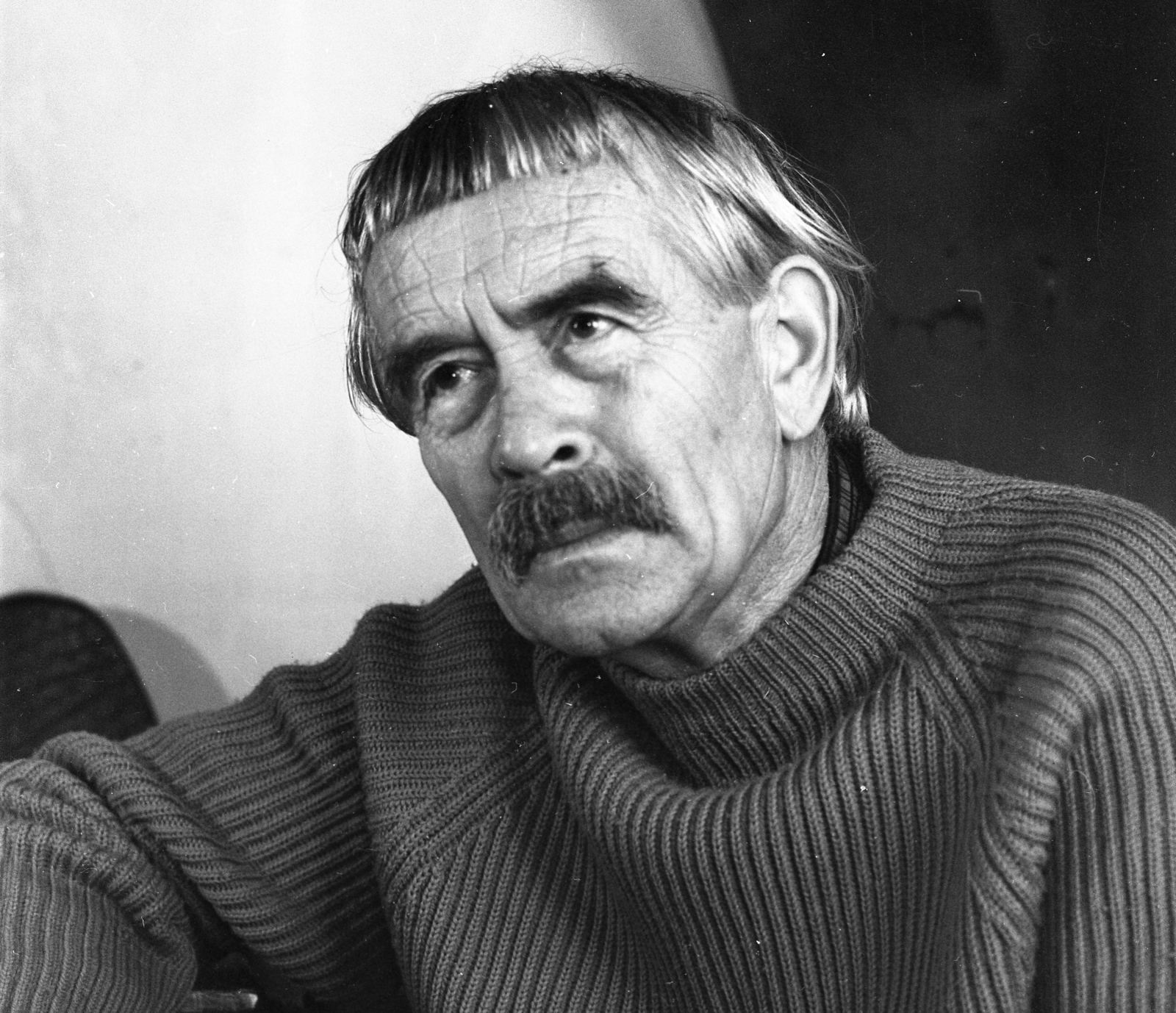 Hungary, Borsos Miklós szobrászművész., 1972, Urbán Tamás, celebrity, moustache, sculptor, Fortepan #87954