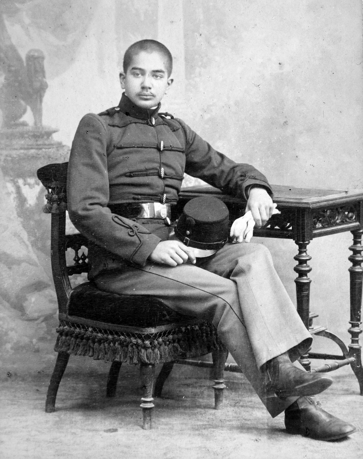 1921, Fortepan, portrait, uniform, furniture, studio, man, leg over leg, Fortepan #8803