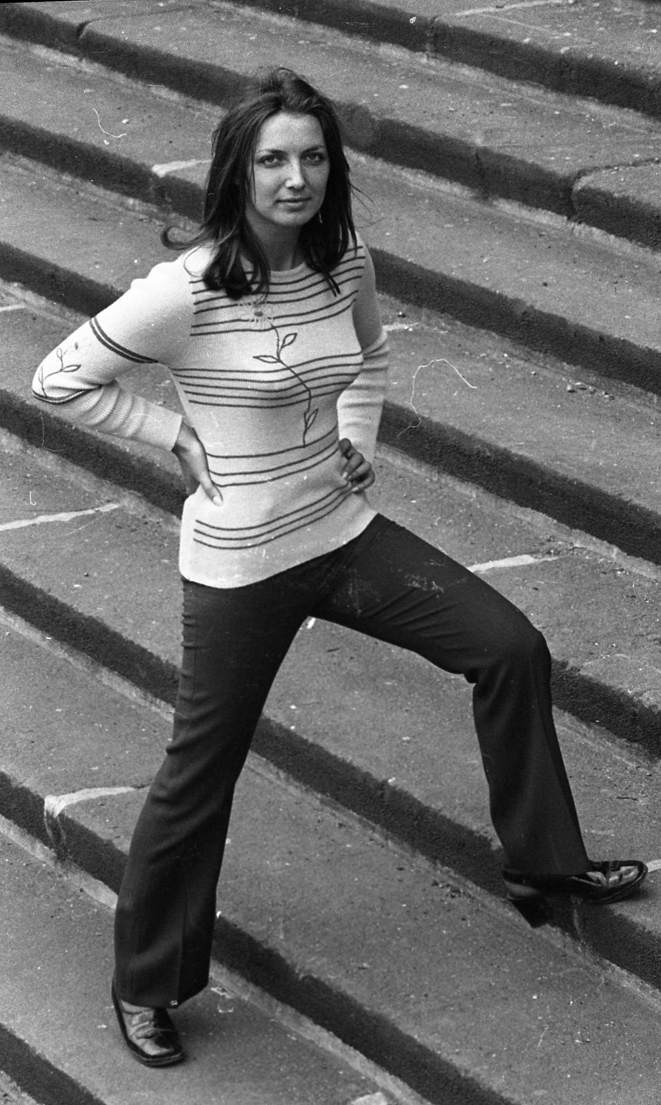 Magyarország, 1973, Urbán Tamás, portré, lépcső, nő, Fortepan #88081