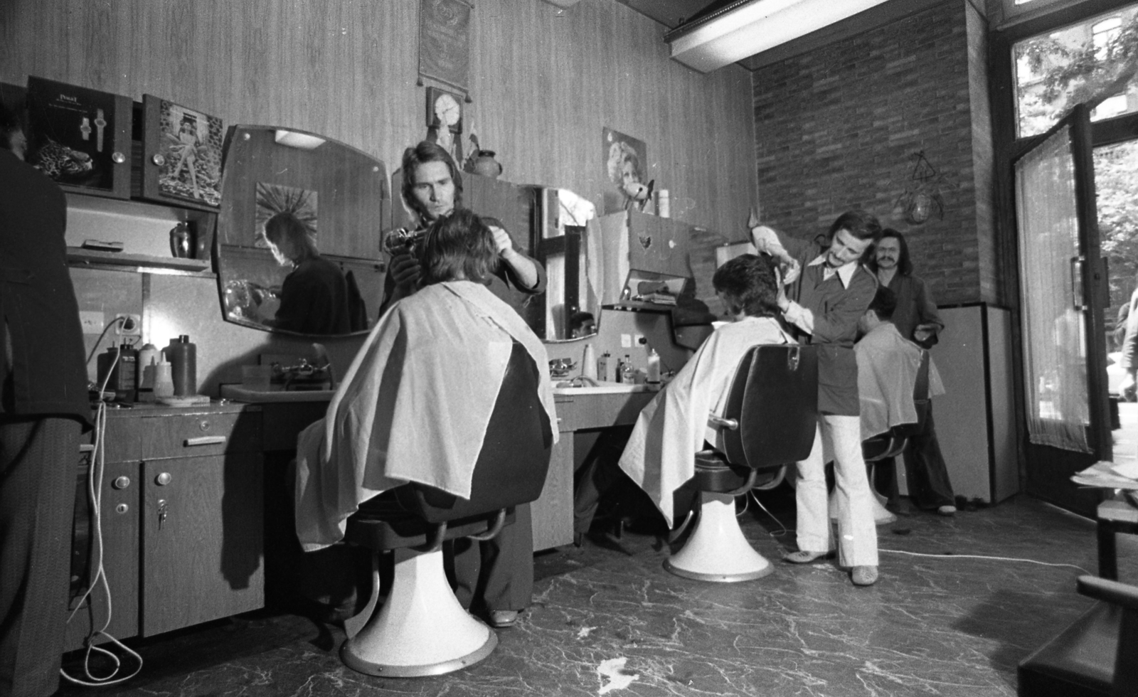 Hungary, Budapest VI., Andrássy út (Népköztársaság útja) 45., Sport Fodrászat., 1973, Urbán Tamás, Budapest, hairdresser, Fortepan #88088