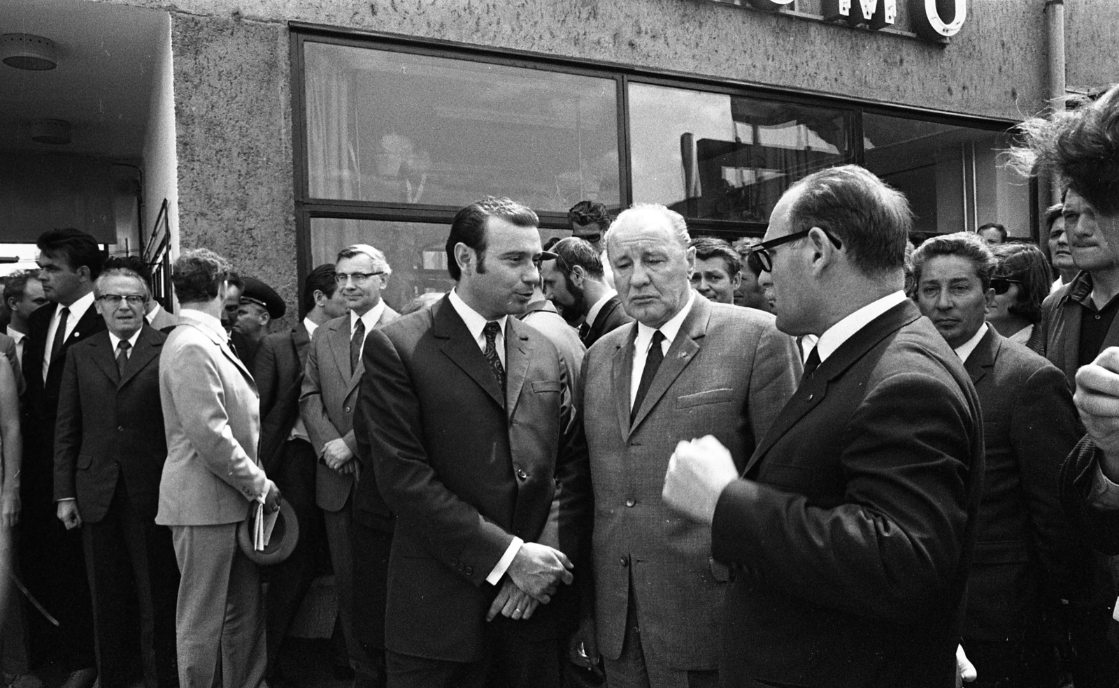 Hungary, Visonta, a Gagarin Hőerőmű (később Mátrai Erőmű) avatási ünnepsége. Elöl középen Kádár János az MSZMP KB első titkára, balra dr. Horváth István a KISZ KB első titkára. A felvétel 1973. május 25-én készült., 1973, Urbán Tamás, celebrity, minister, politician, Fortepan #88094