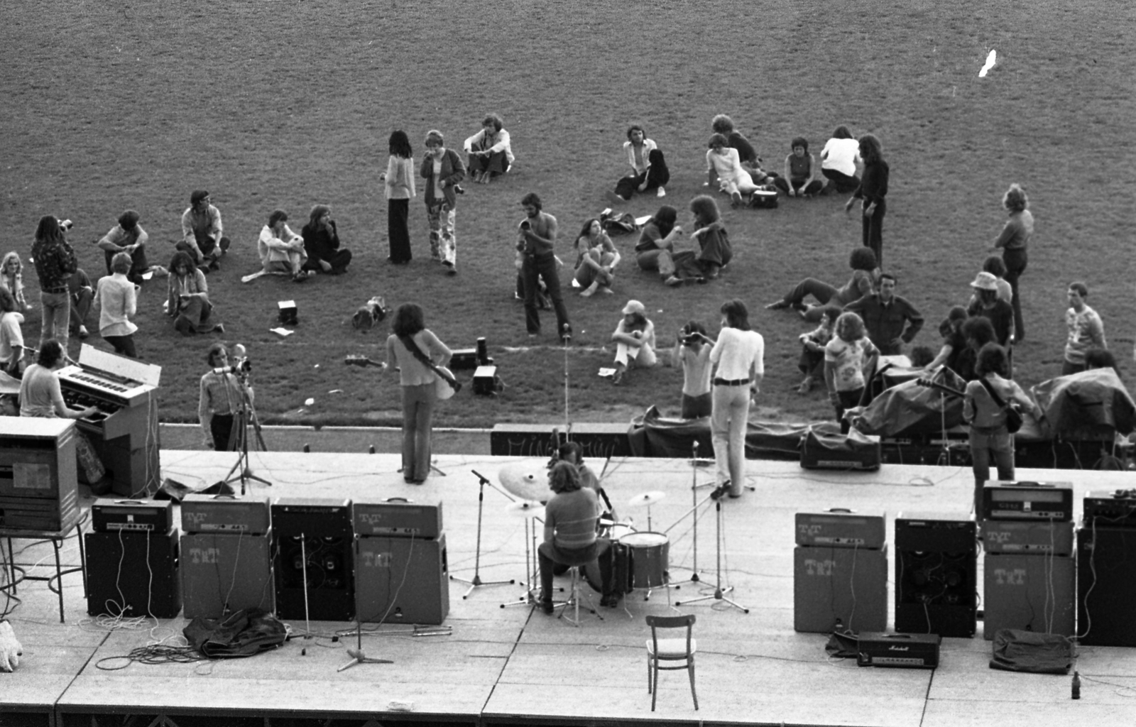 Magyarország, Miskolc, DVTK-stadion, Rockfesztivál. Színpadon a Non-Stop együttes., 1973, Urbán Tamás, zenekar, színpad, hangfal, stadion, dobos, rockfesztivál, cintányér, Fortepan #88124