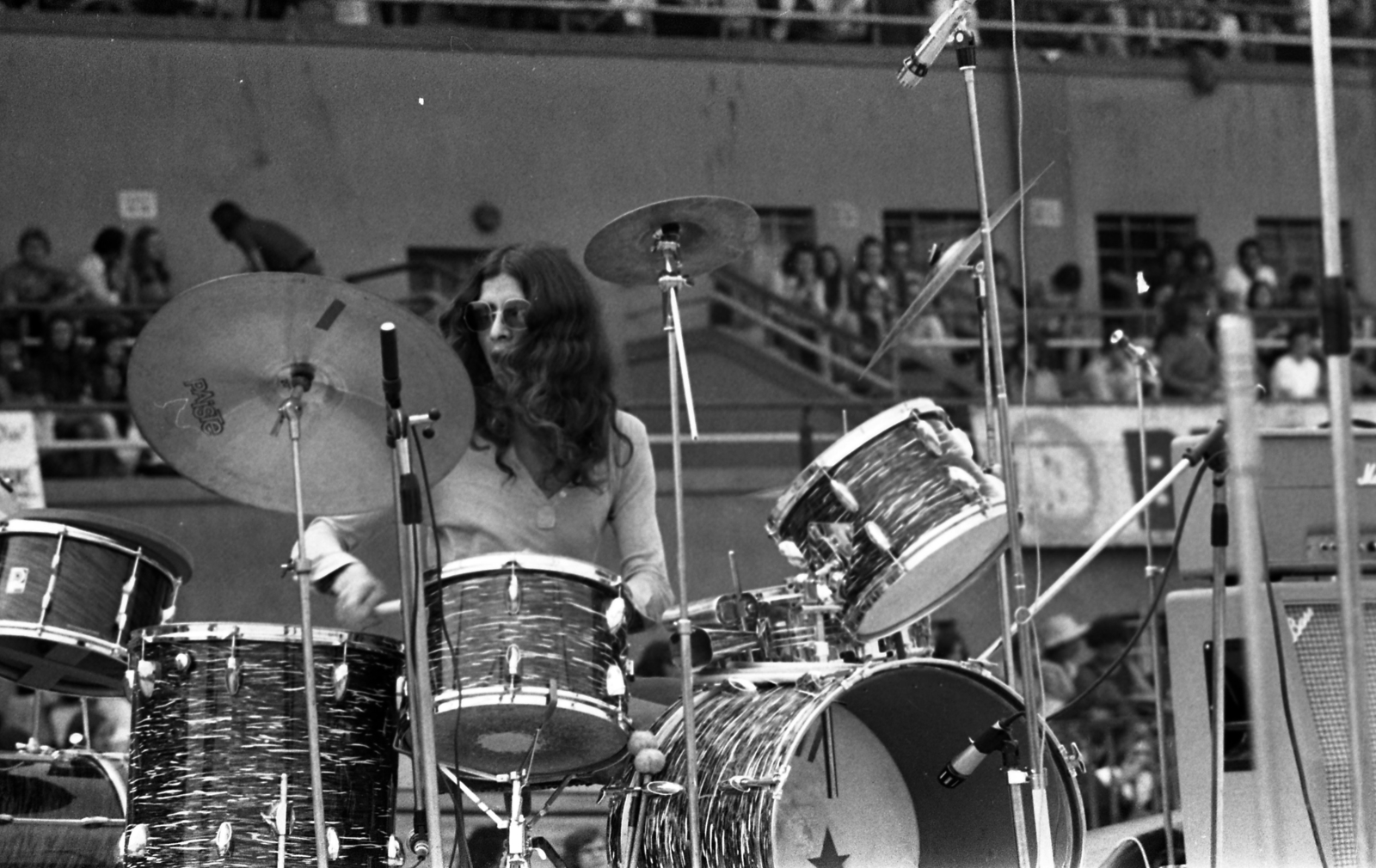 Hungary, Miskolc, DVTK-stadion, Rockfesztivál. Németh Tamás "Nemecsek", a Mini együttes dobosa., 1973, Urbán Tamás, stadium, rock festival, Paiste-brand, Fortepan #88150