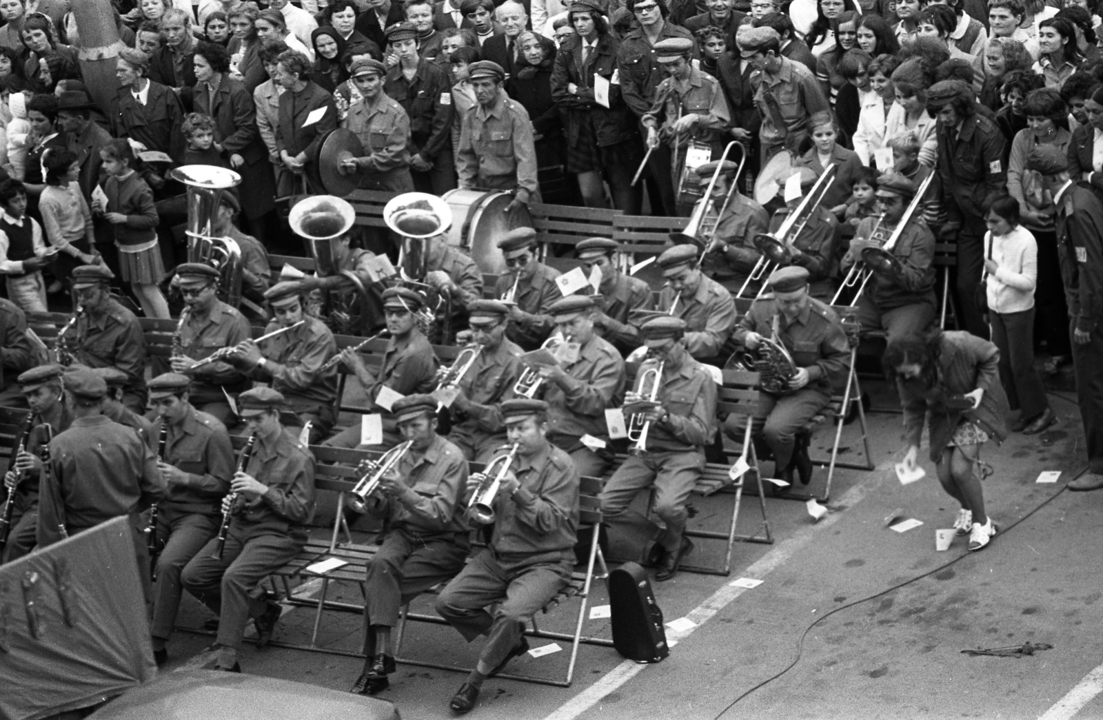 Hungary, Szeged, Széchenyi tér, a Városháza erkélyéről nézve. A felvétel a VII. Szegedi Ifjúsági Napok alkalmával készült., 1973, Urbán Tamás, musical instrument, Workers' Militia, band, wind band, Fortepan #88242