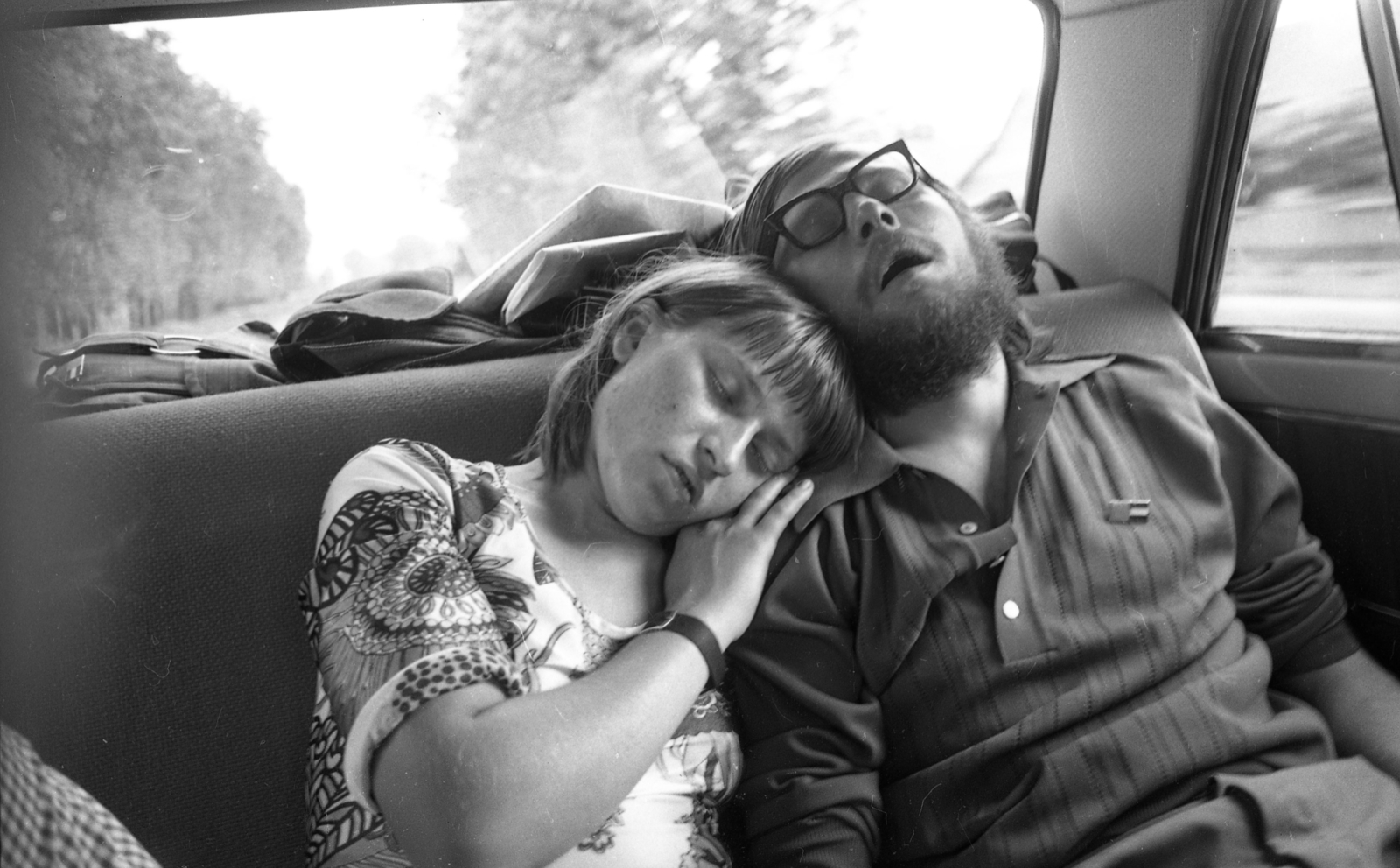 Hungary, Szeged, a felvétel a VII. Szegedi Ifjúsági Napok alkalmával készült., 1973, Urbán Tamás, glasses, beard, automobile, sleeping, Fortepan #88243