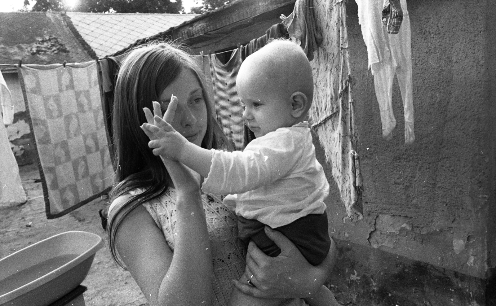 Hungary, Kecskemét, az Óvónőképző Intézet és a Városi Tanács pótmama szolgálata., 1973, Urbán Tamás, poverty, building, kid, mother, poverty, Fortepan #88291