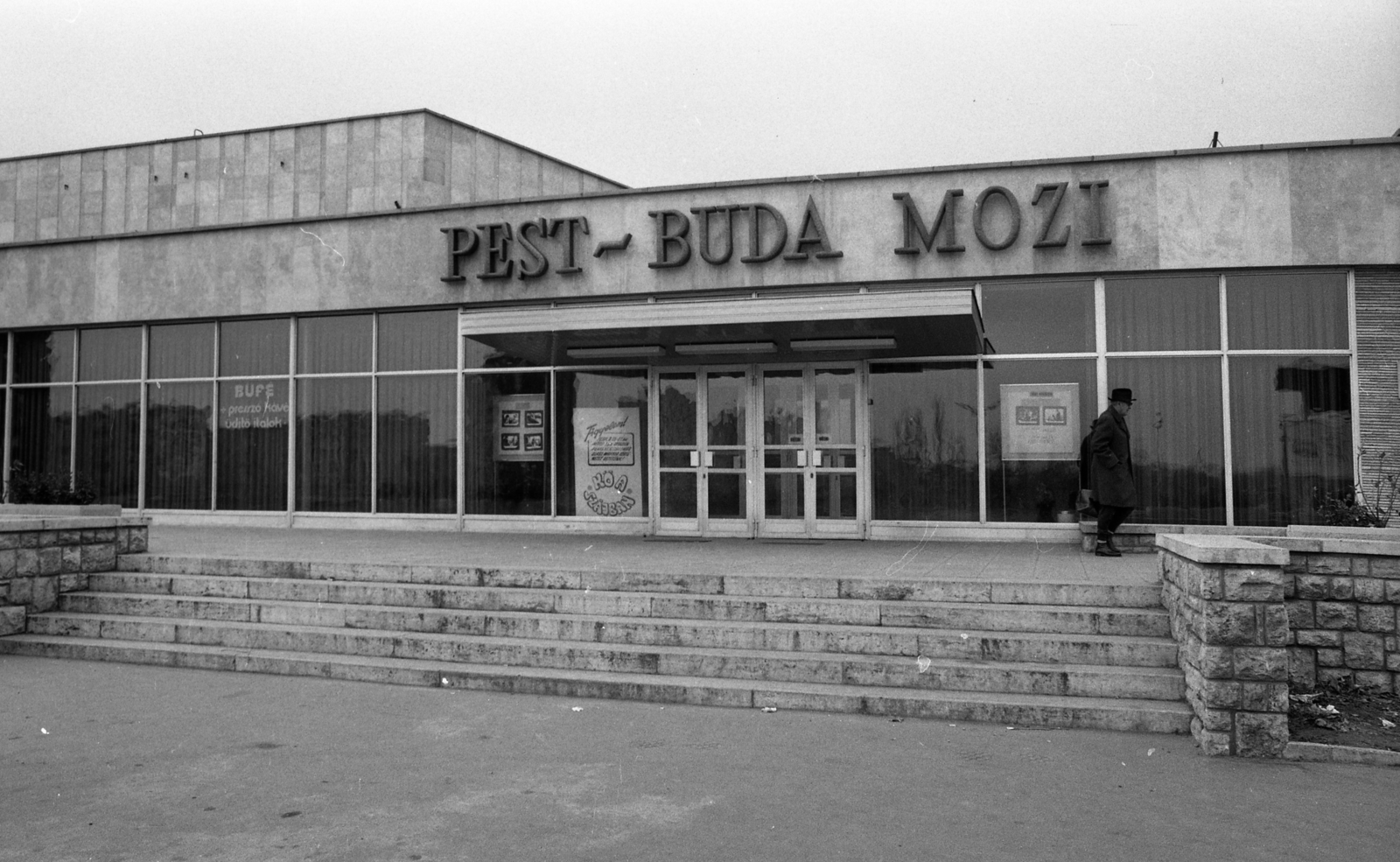 Hungary, Budapest IX., József Attila lakótelep, Pest-Buda mozi., 1973, Urbán Tamás, blocks, movie theater, Budapest, Fortepan #88343