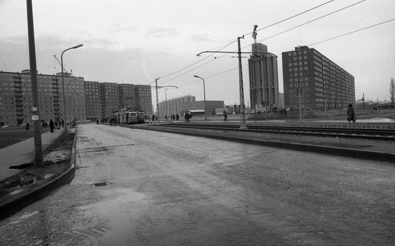 Hungary, Újpalota, Budapest XV., Zsókavár utca a Fő tér és a Nyírpalota (Hevesi Gyula) út felé nézve., 1974, Urbán Tamás, blocks, Budapest, Fortepan #88347