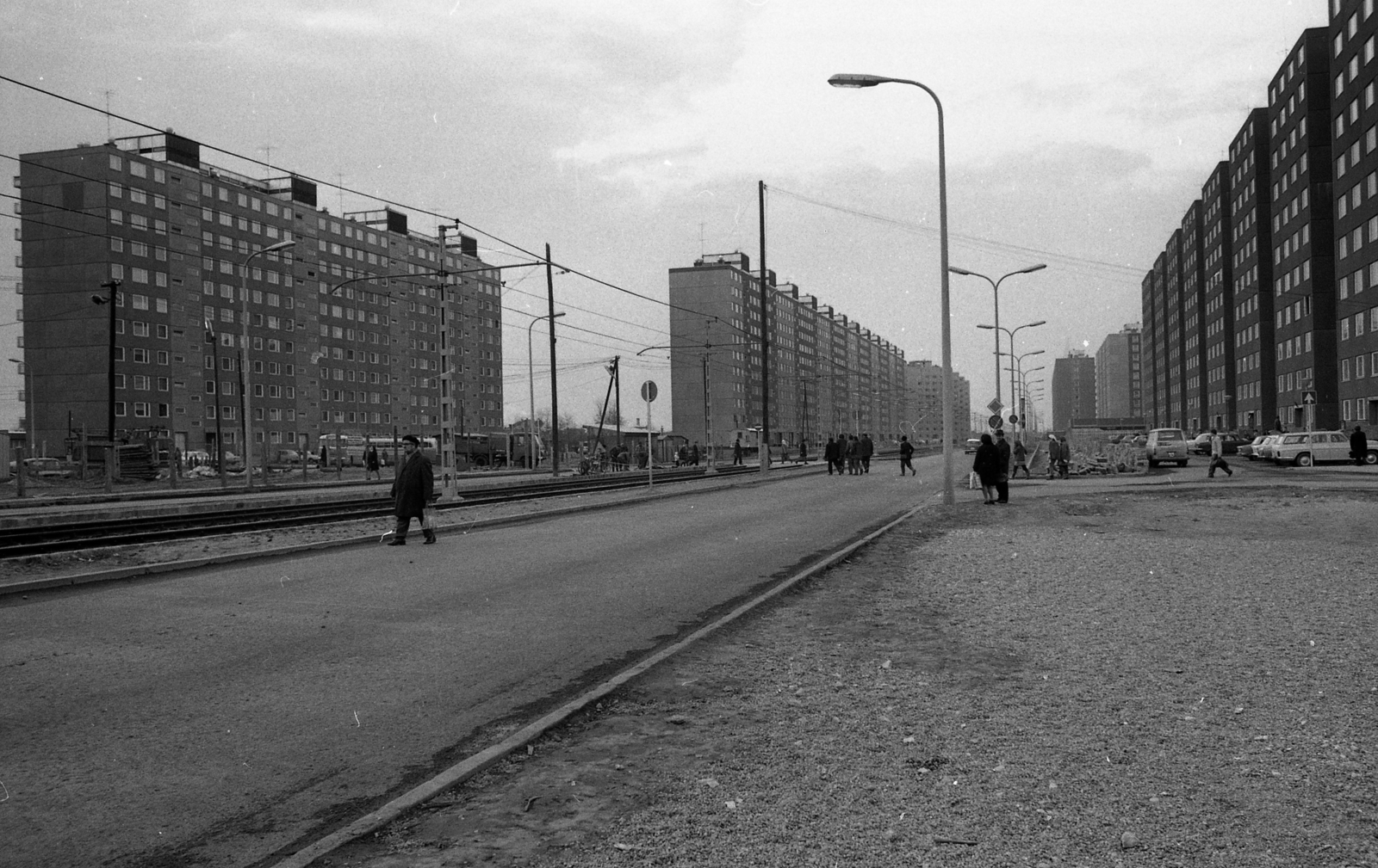 Hungary, Újpalota, Budapest XV., Páskomliget utca a Nyírpalota (Hevesi Gyula) út felől nézve.

, 1974, Urbán Tamás, blocks, Budapest, Fortepan #88351