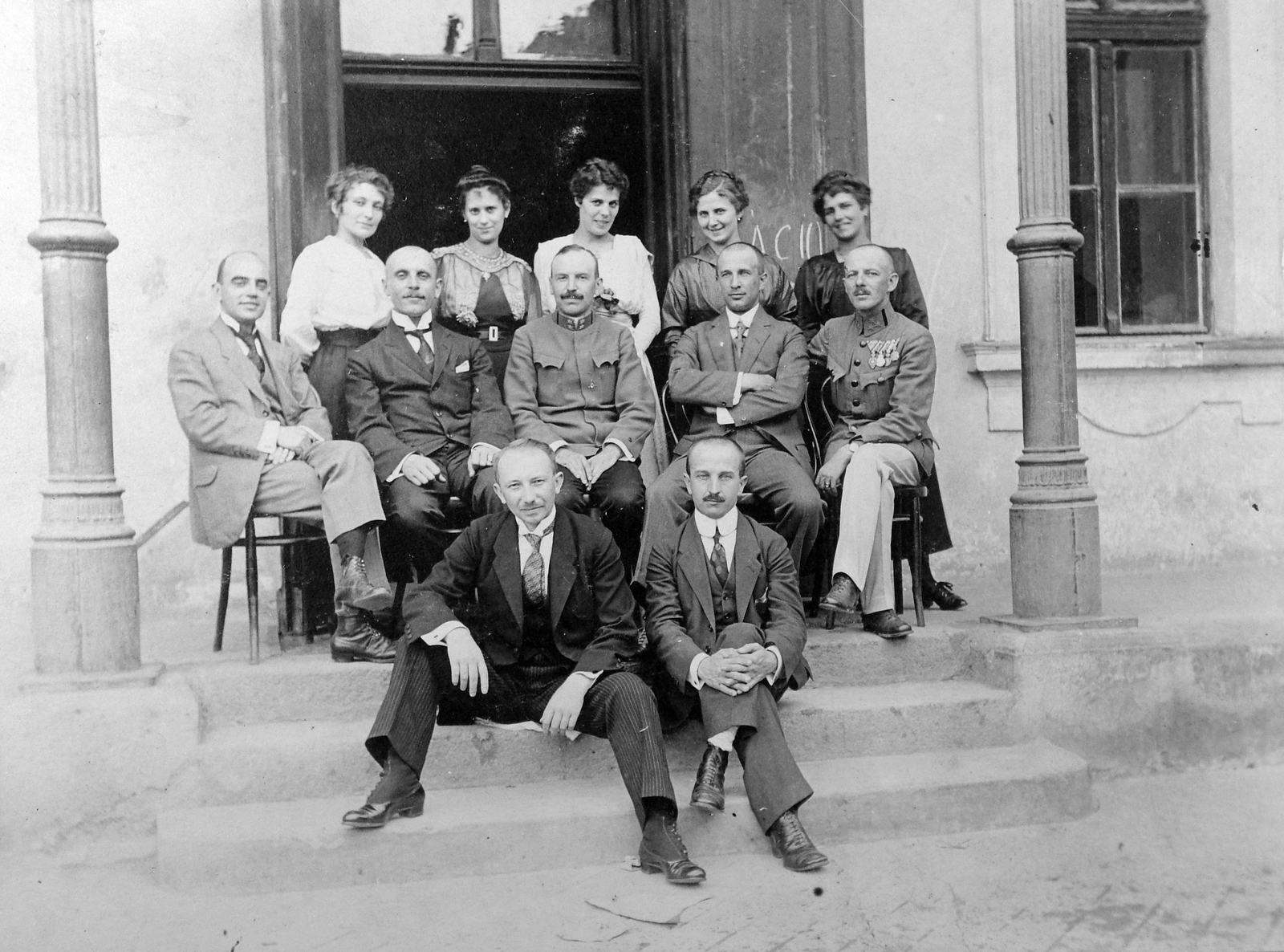 1923, Fortepan, uniform, tableau, women, men, stairs, medal, porch, wide sitting, sitting on stairs, Fortepan #8838