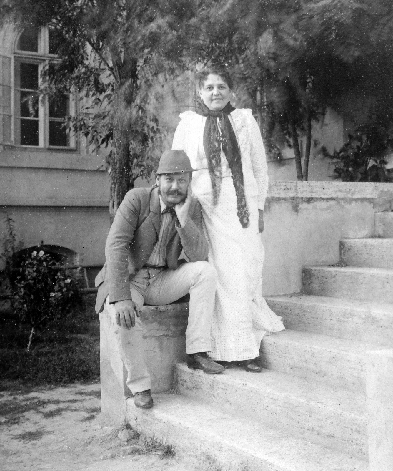 1906, Erdőssy Béla, yard, stairs, man and woman, Fortepan #8840
