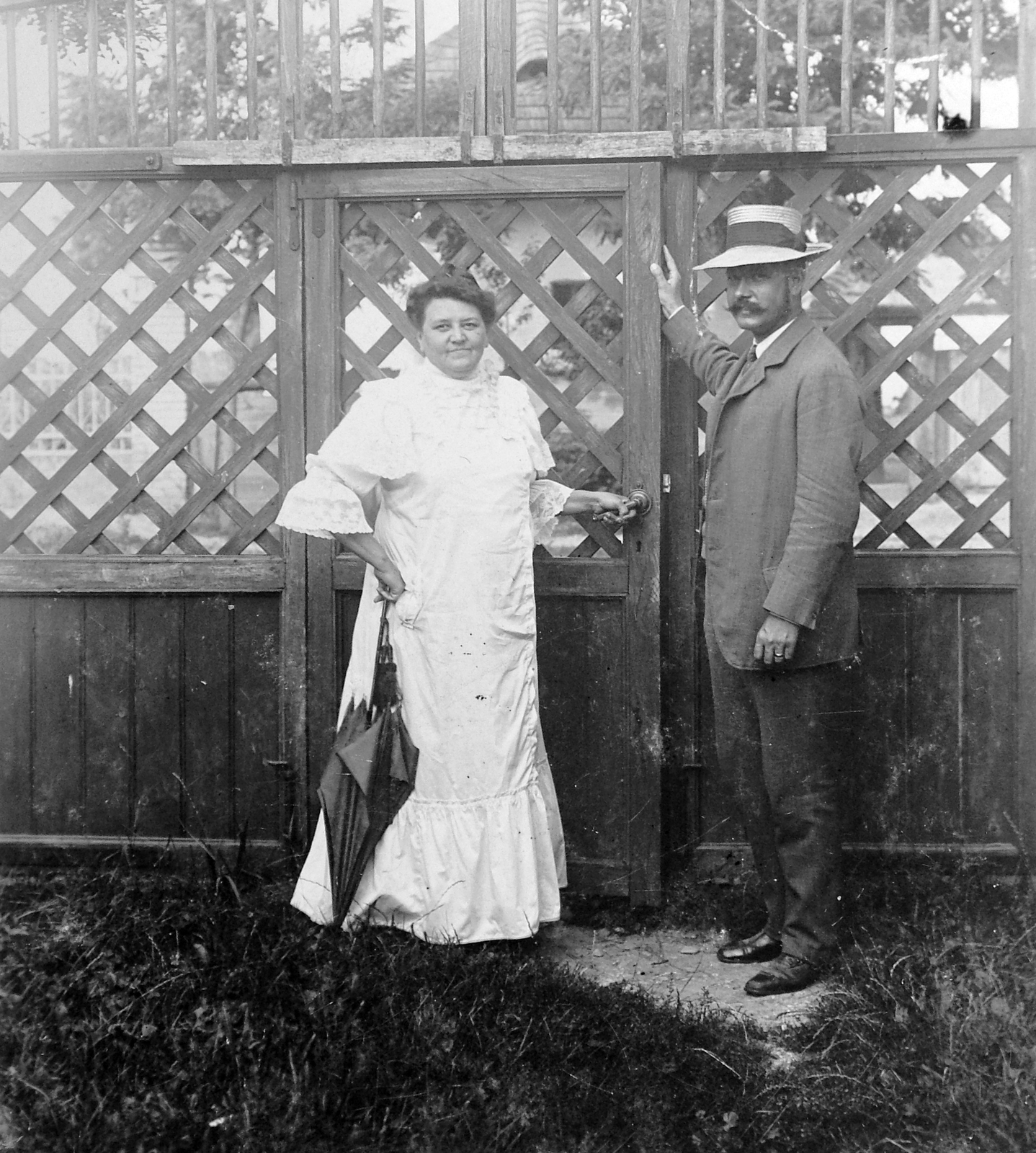 1906, Erdőssy Béla, garden, man, man and woman, woman, garden-gate, Fortepan #8841