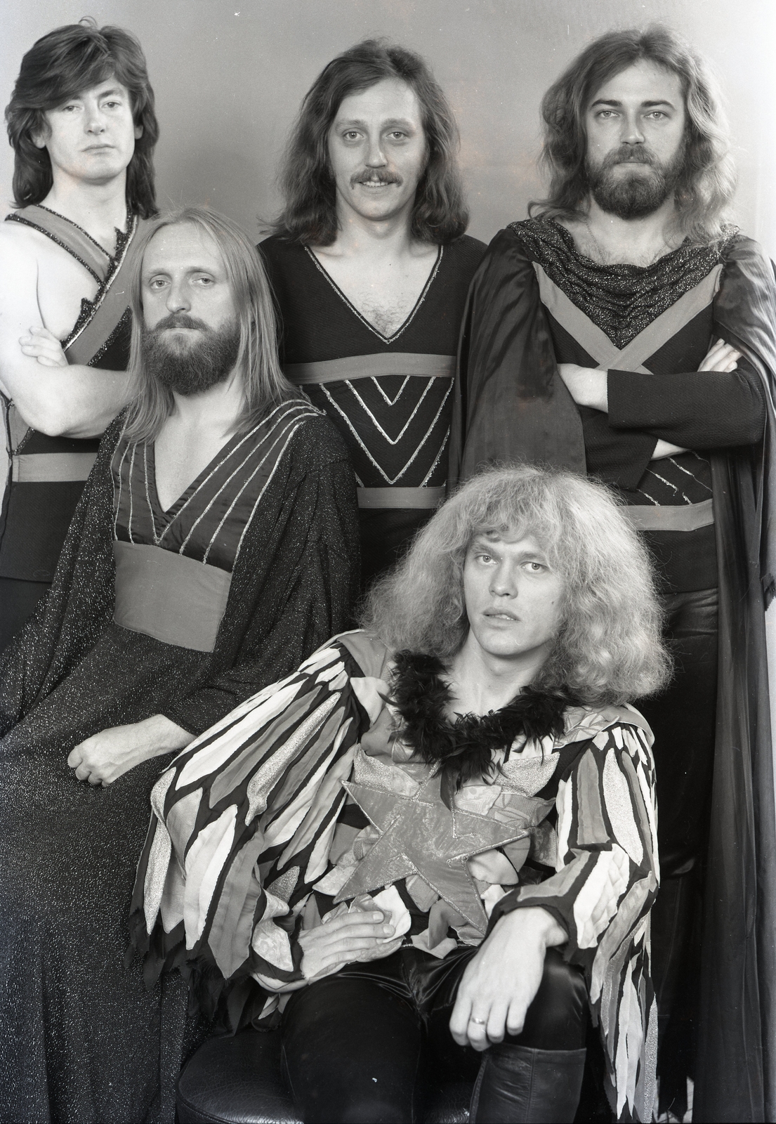 Magyarország, Omega együttes: Debreczeni Ferenc, Mihály Tamás, Molnár György, elöl Benkő László és Kóbor János., 1976, Urbán Tamás, híres ember, zenekar, Fortepan #88424