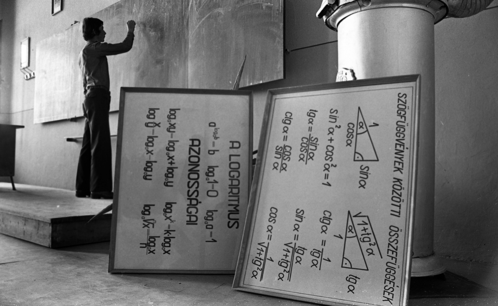 Hungary, Tata, Eötvös József Gimnázium és Kollégium., 1974, Urbán Tamás, classroom, blackboard, mathematical formula, Fortepan #88475