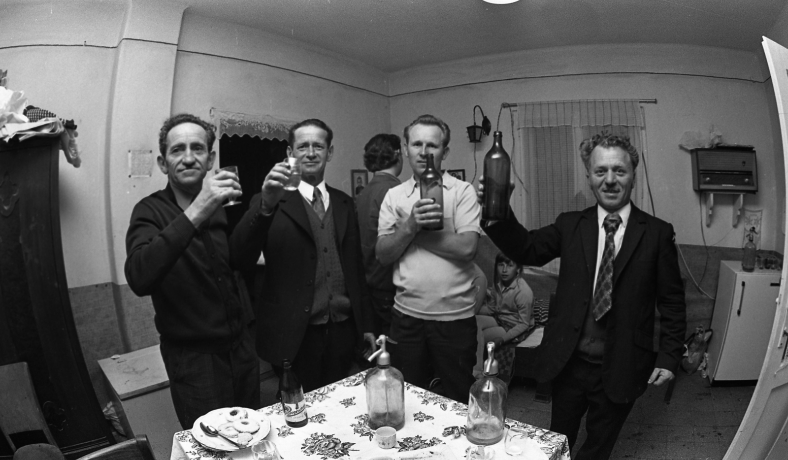 Hungary, 1974, Urbán Tamás, drinking, soda water bottle, Fortepan #88489