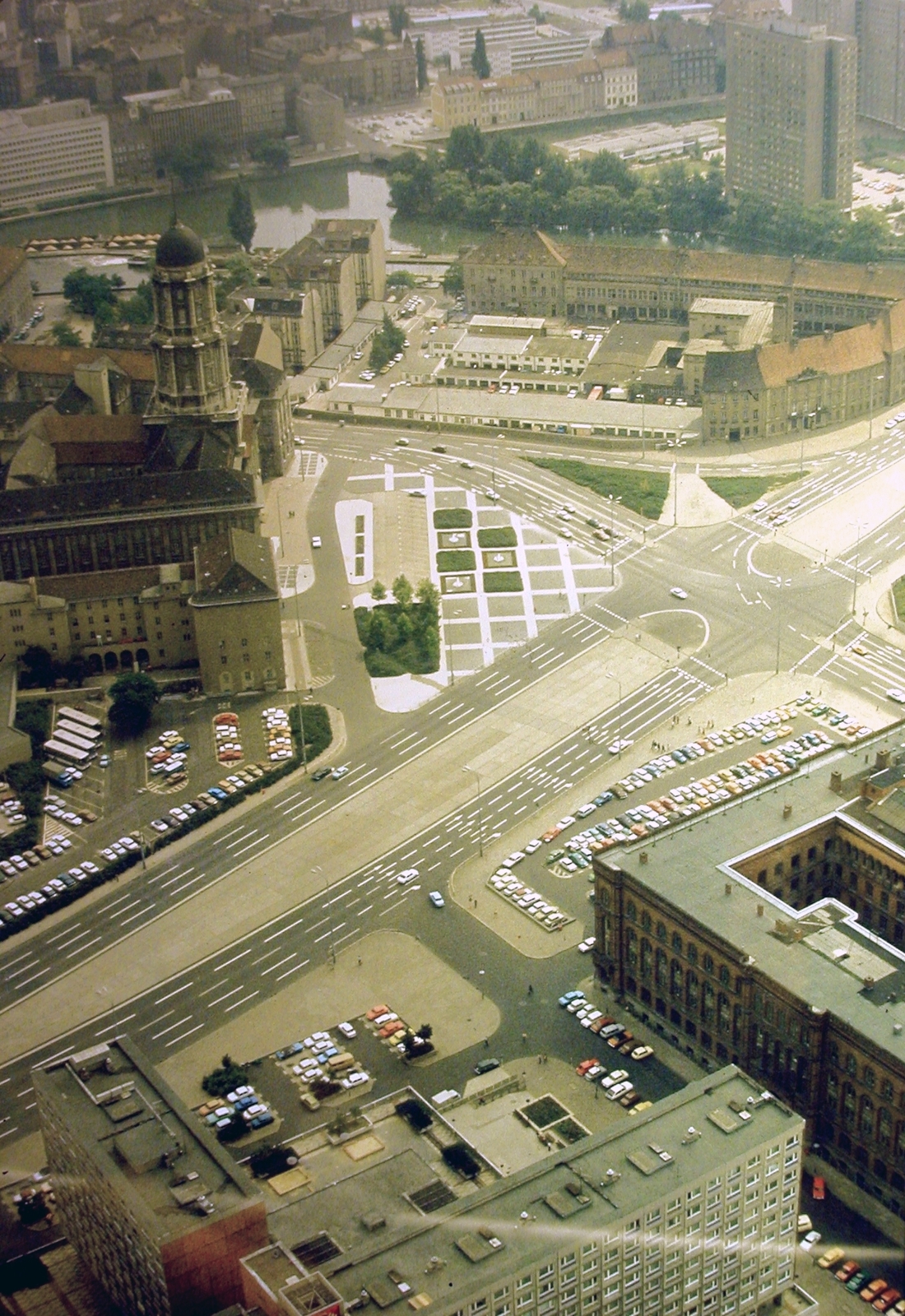 Németország, Berlin, Kelet-Berlin, Molkenmarkt, a TV toronyból., 1978, Fortepan, színes, látkép, NDK, Kelet-Berlin, madártávlat, Fortepan #8850