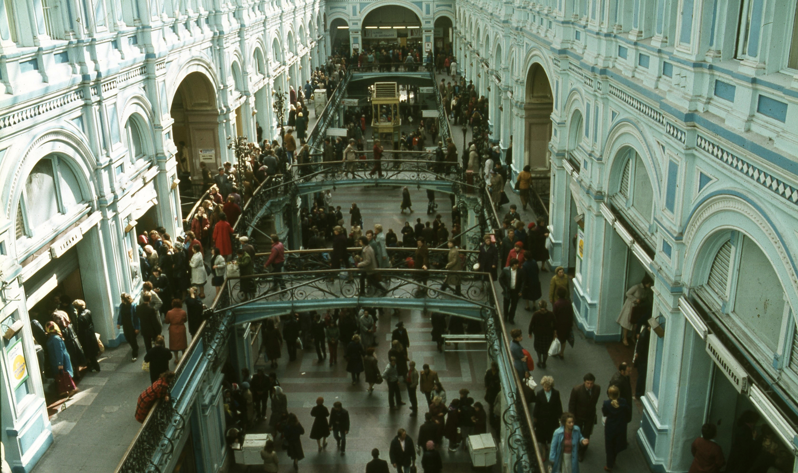Oroszország, Moszkva, GUM áruház., 1975, Urbán Tamás, Szovjetunió, színes, áruház, bevásárlóközpont, Alexander Pomerantsev-terv, felülvilágító, Fortepan #88624