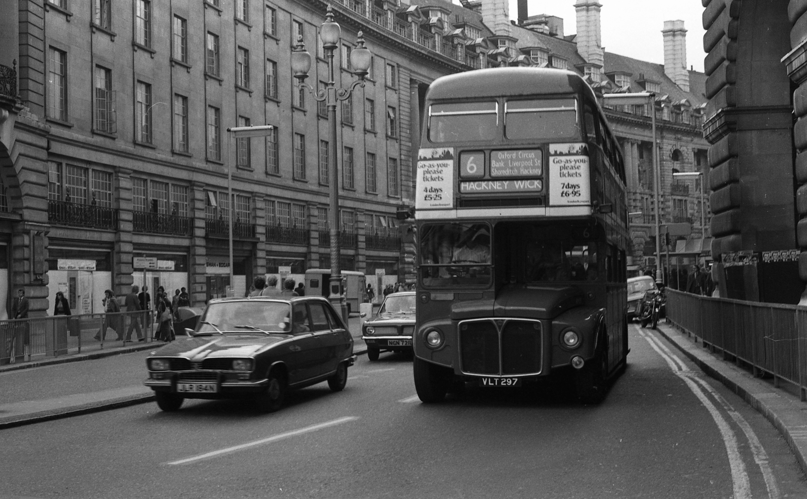 Egyesült Királyság, London, Regent Street a Piccadilly Circus felől nézve., 1976, Urbán Tamás, emeletes autóbusz, Renault 16, Fortepan #88798