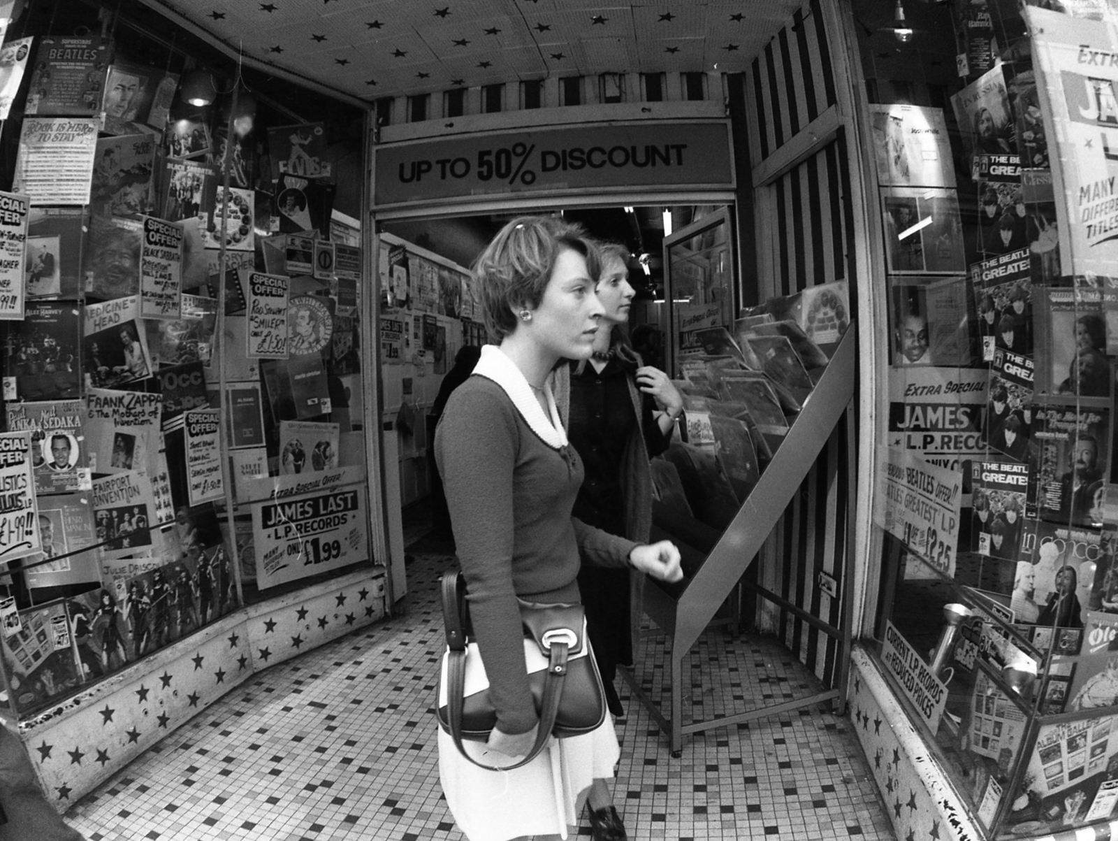 United Kingdom, London, Oxford Street., 1976, Urbán Tamás, Show window, discount, Fortepan #88816