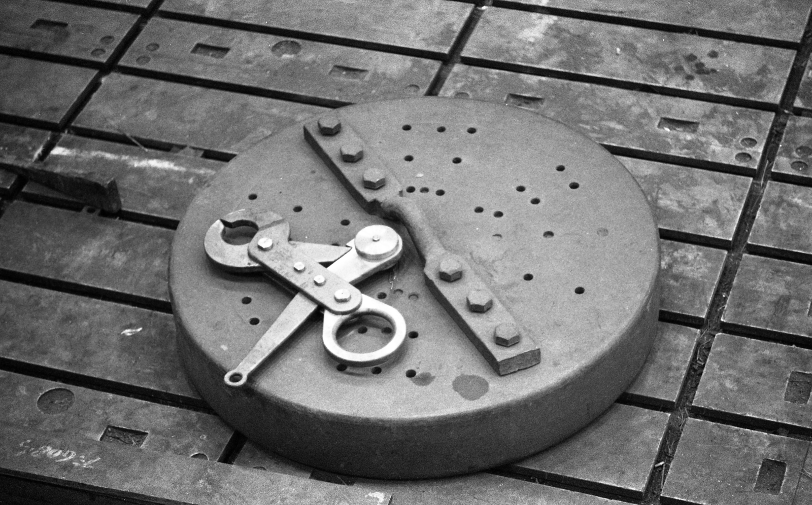 Magyarország, Budapest XIII., Váci út 178., Magyar Hajó- és Darugyár, Daru és Kazán Gyáregység., 1976, Urbán Tamás, Budapest, szerszám, Fortepan #88873