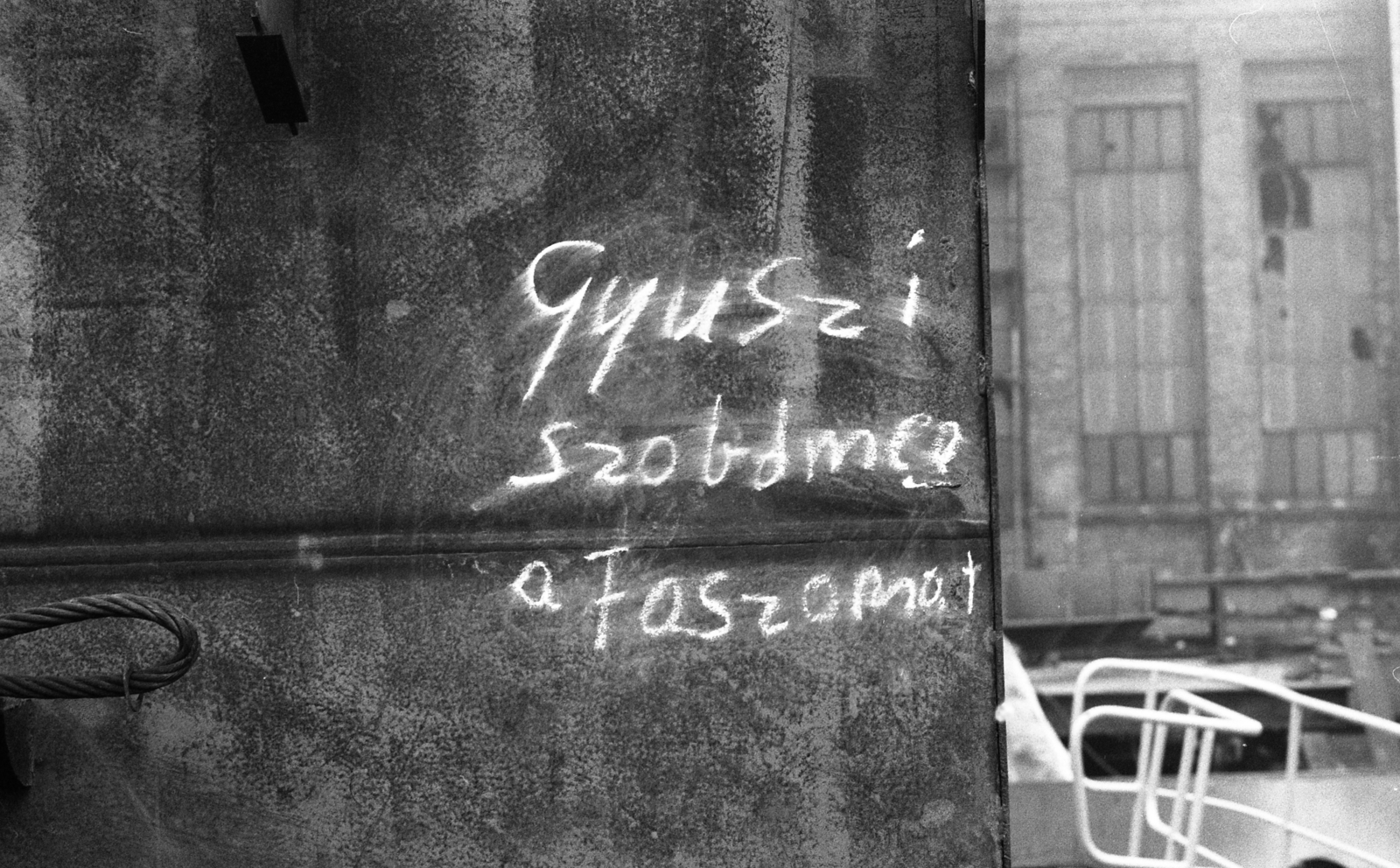 Hungary, Budapest XIII., Népsziget, Ganz Hajó- és darugyár., 1976, Urbán Tamás, label, graffiti, Budapest, message, Fortepan #88895