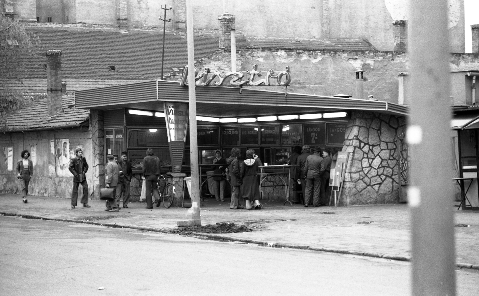 Magyarország, Budapest XIII., Dagály utca - Váci út sarok., 1976, Urbán Tamás, neon felirat, Budapest, Fortepan #88898